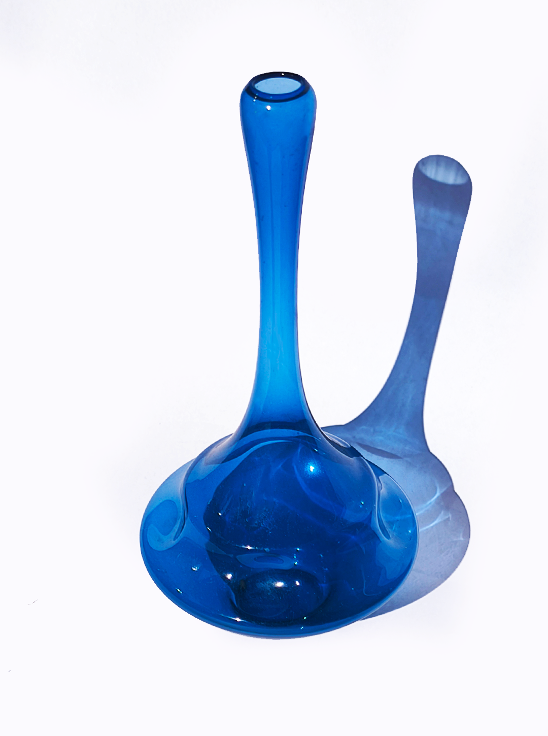 les-objoies-blue-soliflor-glass-3.png