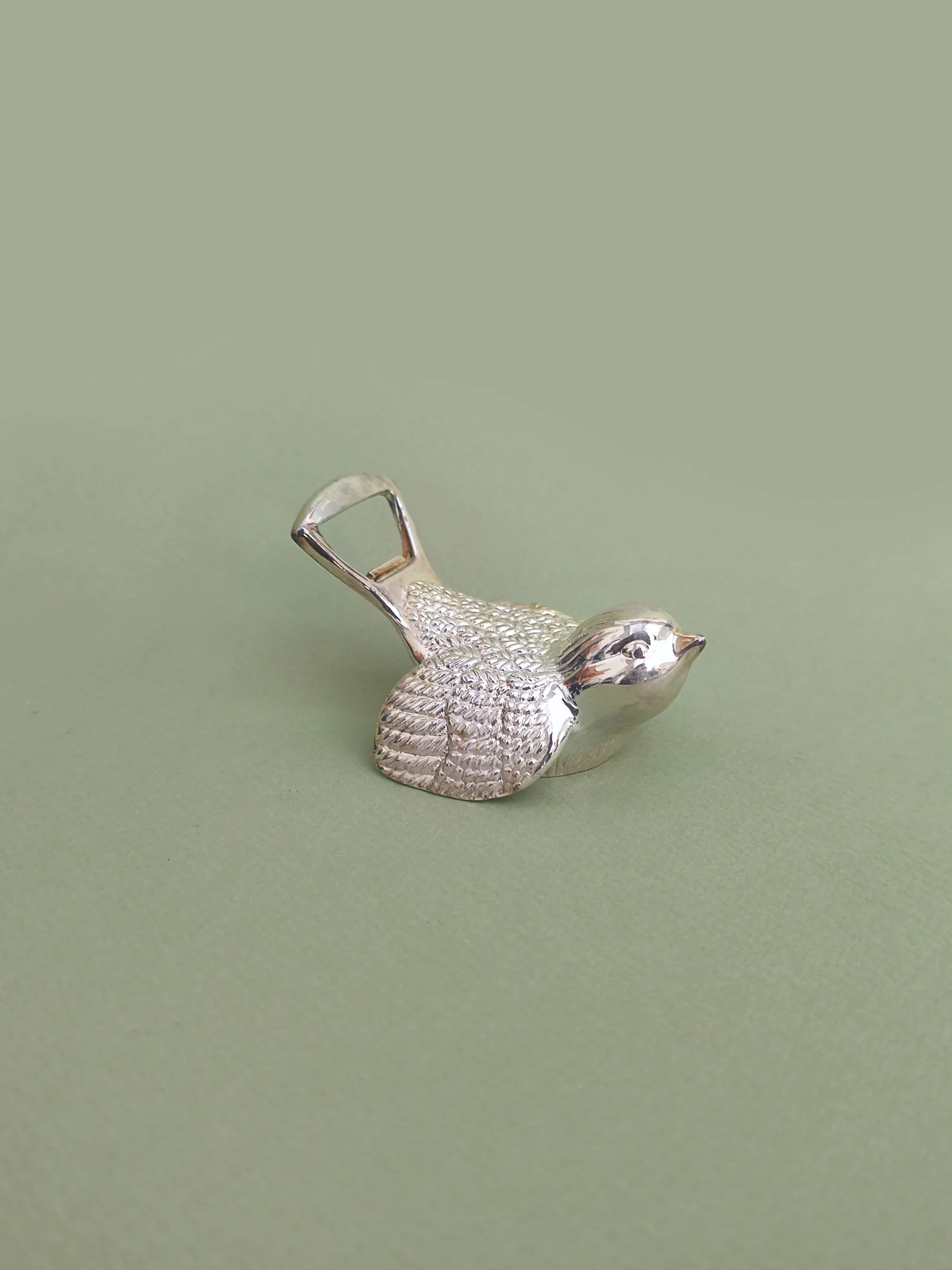 les-objoies-silver-plated-bird-bottle-opener-3.webp