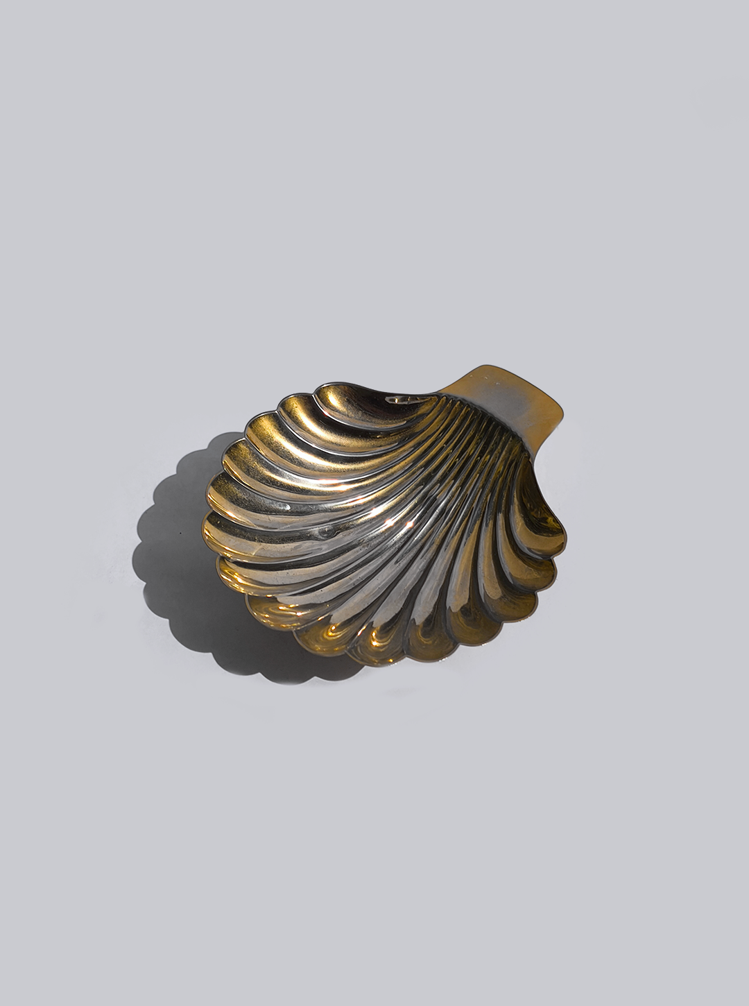 les-objoies-gold-shell-vide-poche-2.png