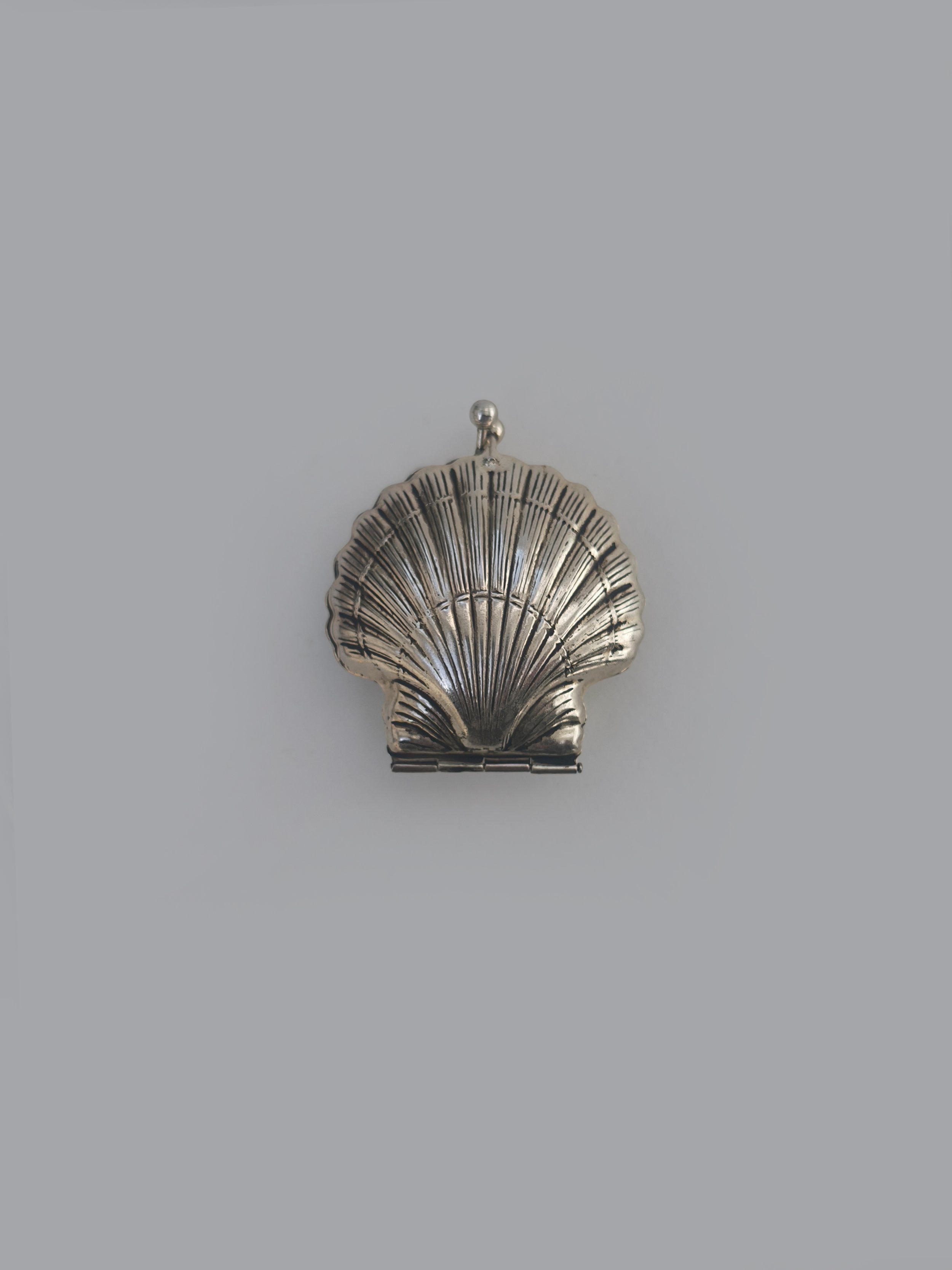 les-objoies-small-shell-wallet-1.jpg
