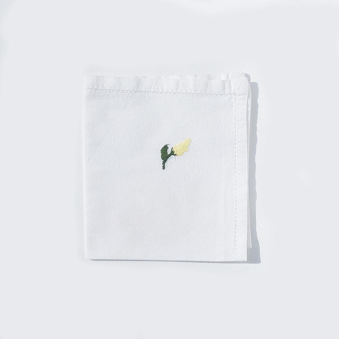 serviette-broderies-blanche-fleur-objoie-studioce-oceane-buret-2.png