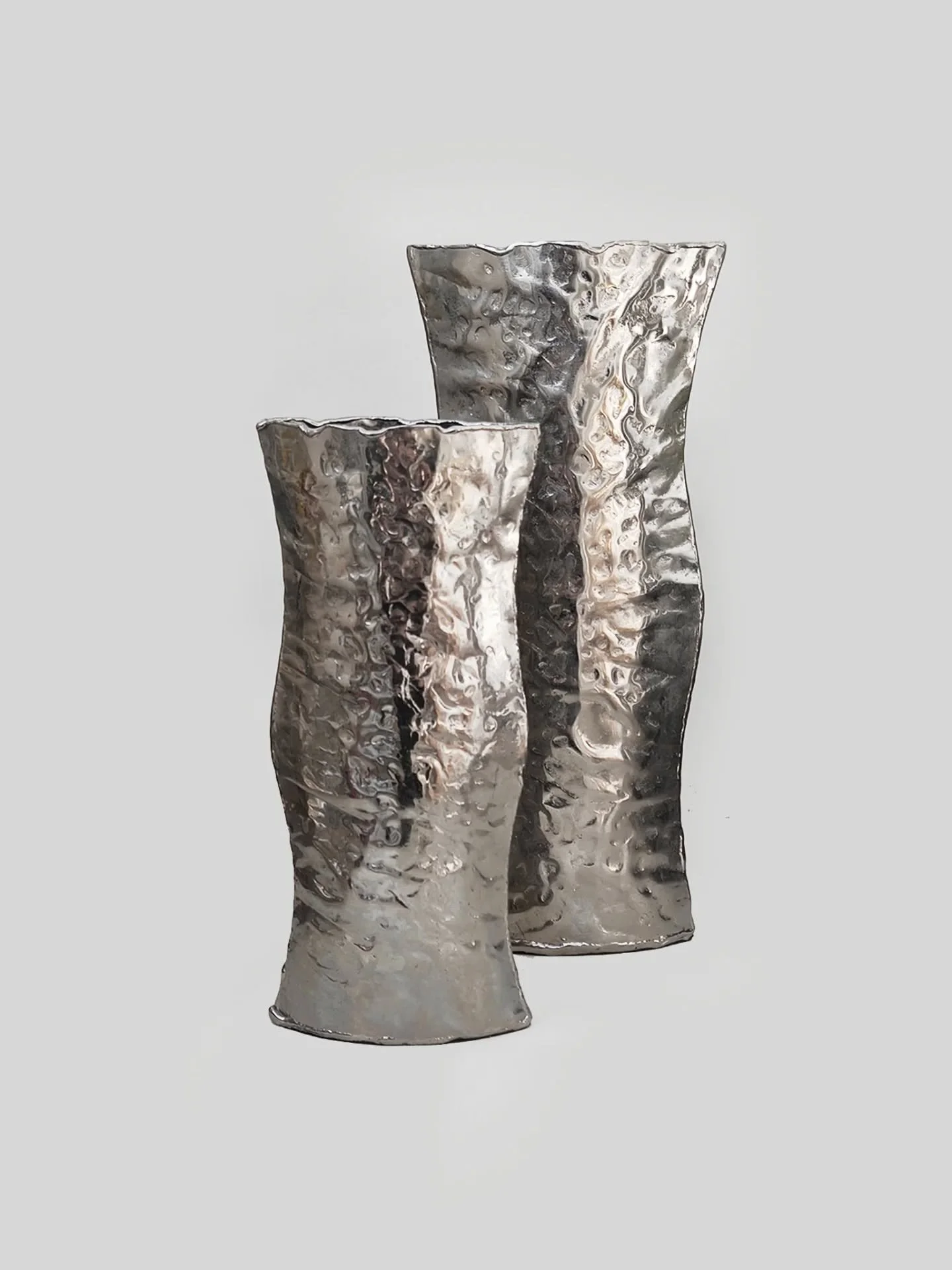 Treasures currently wandering at the @atdawnparis Otherworld Holiday Market ✨🌲 🌸🪾🍃
Find them until January 4th I At Dawn, 13 rue de Picardie 75003 Paris. 

#vintagepopup #parispopup #holidaygift #vintagegift