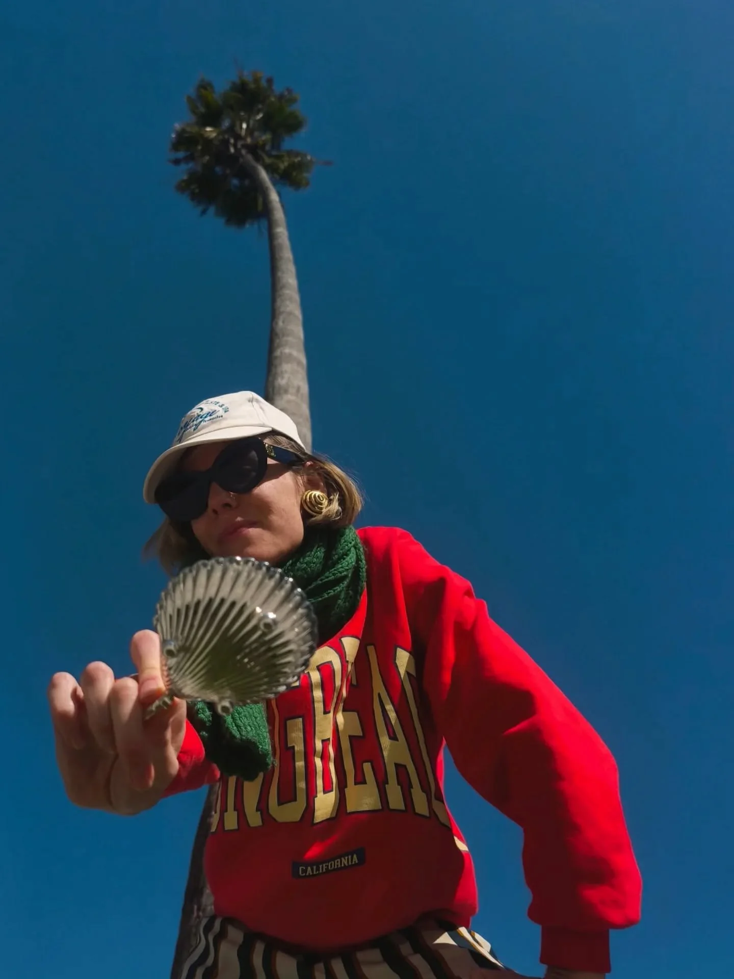 L.A, the shells are calling 🐚✨ Final days to gift parisian gems ! Don't miss our Holiday Pop-Up at @recessla 🎅🏻🌴