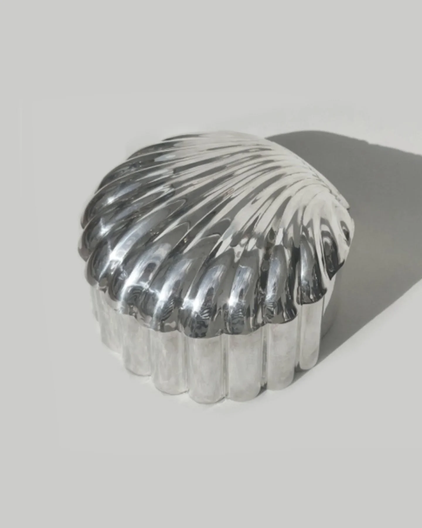 Warning ✨ may cause cookie theft 🍪🪄
Our silver-plated shell box, perfect for jewellery or treats is available at our Holiday Pop-up @recessla ✨Last days !

#HolidayPopup #lapopup