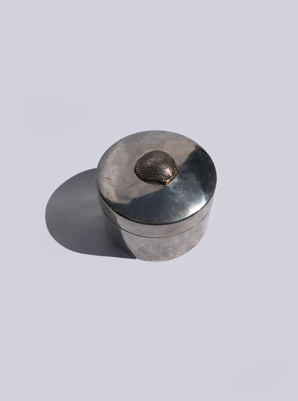 les-objoies-round-shell-box-2.webp