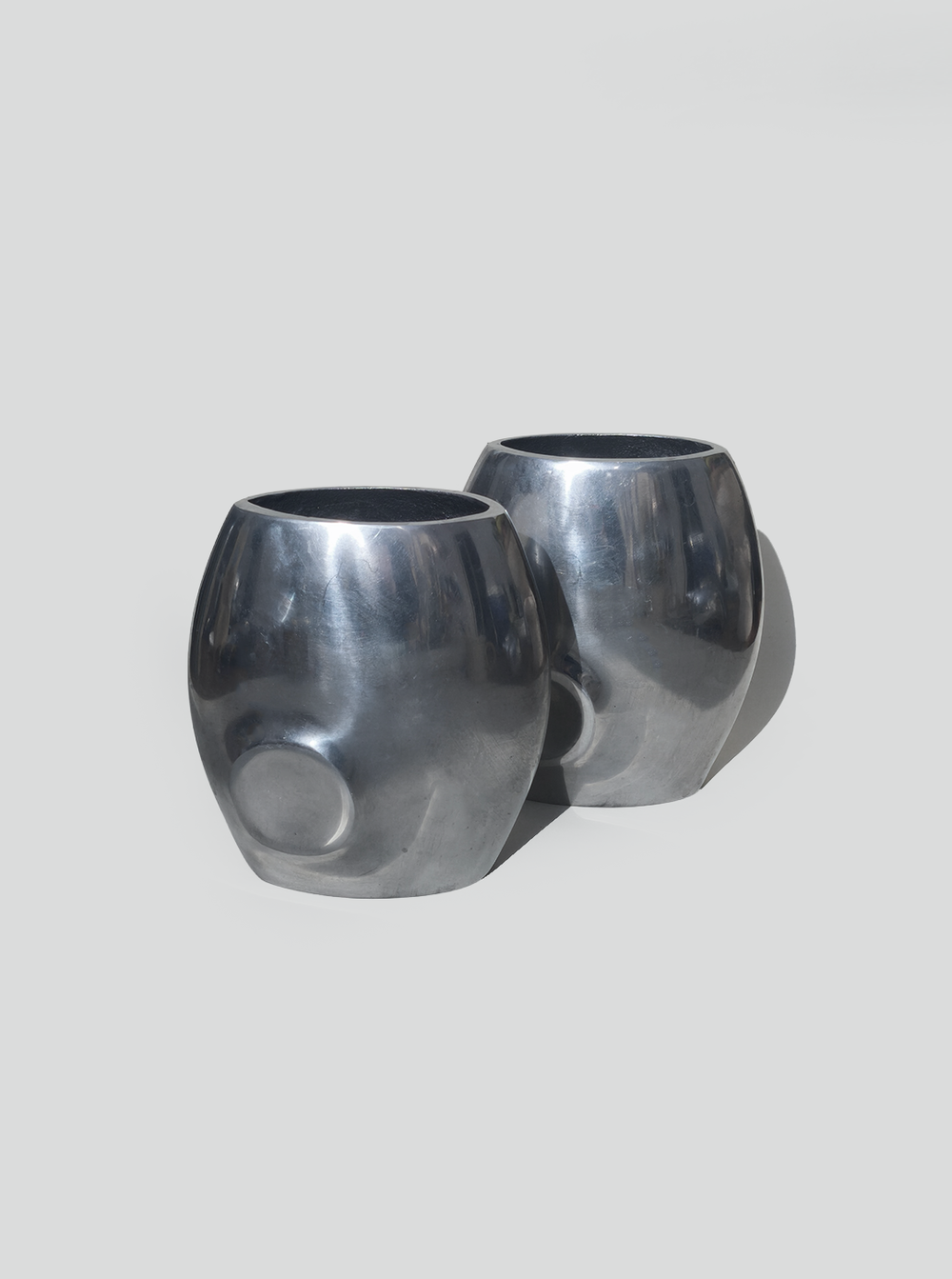 les-objoies-pair-modern-small-vases-7.webp