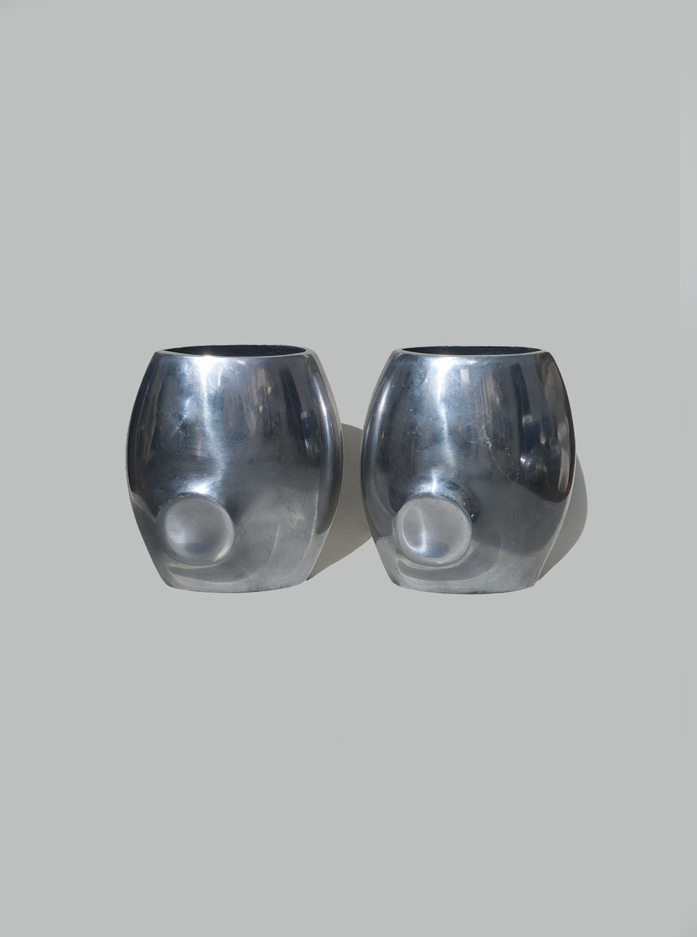 les-objoies-pair-modern-small-vases-9.webp