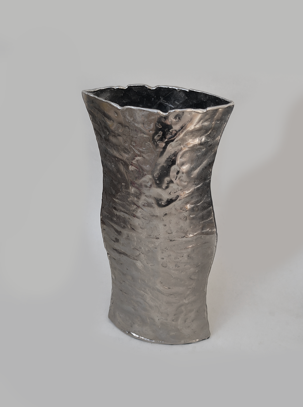 les-objoies-large-textured-vase-2.webp