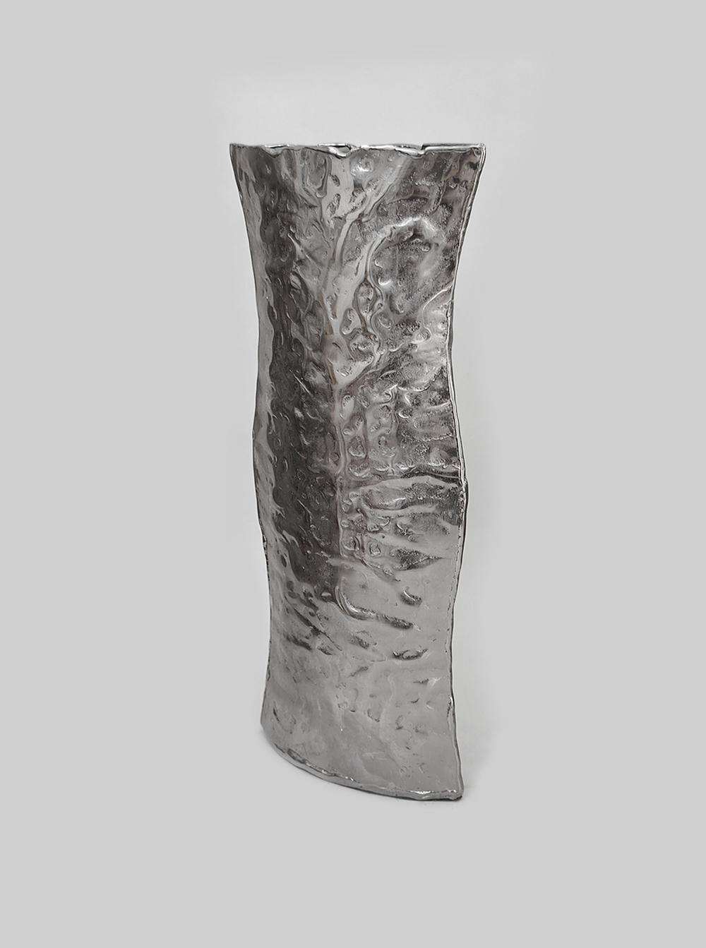 les-objoies-large-textured-vase-3.webp