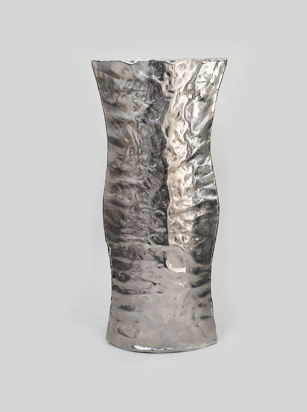 les-objoies-large-textured-vase.webp