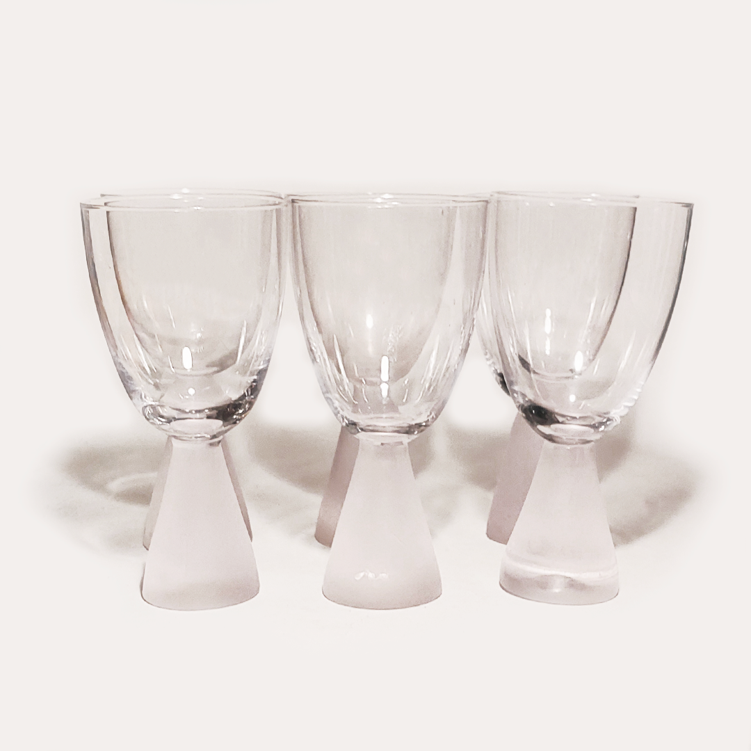 verres-pied-vin-art-deco-objoie-studioce-oceane-buret-2.webp