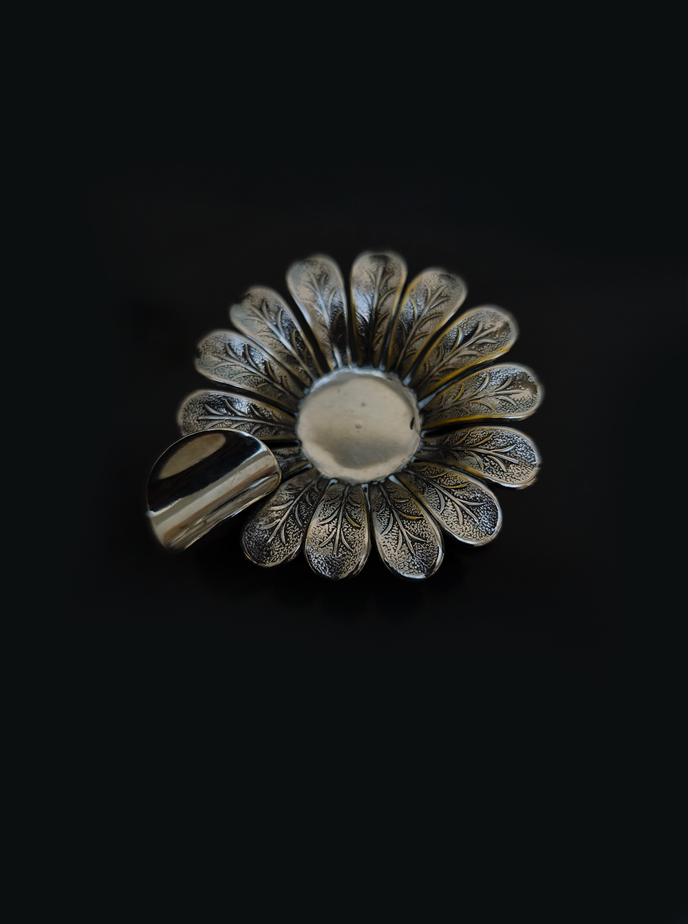 les-objoies-mini-flower-ashtray.webp