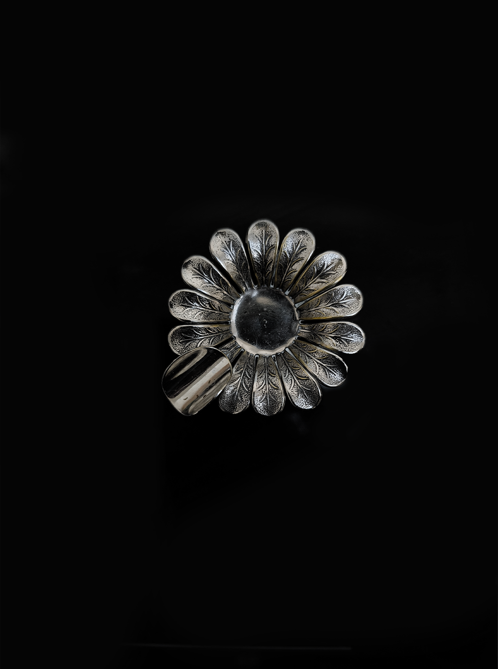 les-objoies-small-flower-ashtray.webp