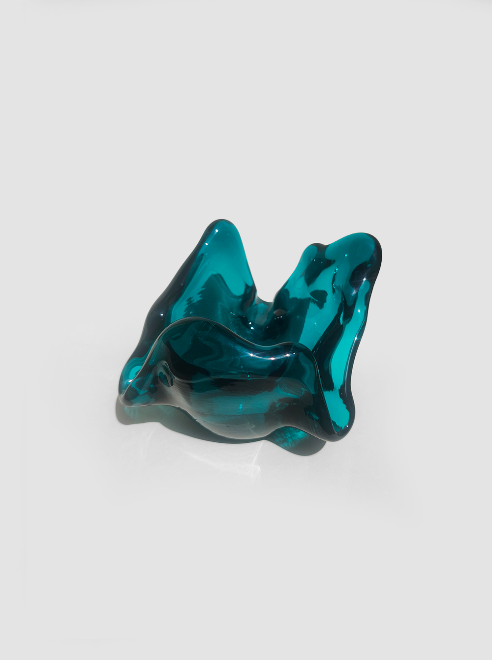 les-objoies-turquoise-ashtray-organic-glass-1.webp