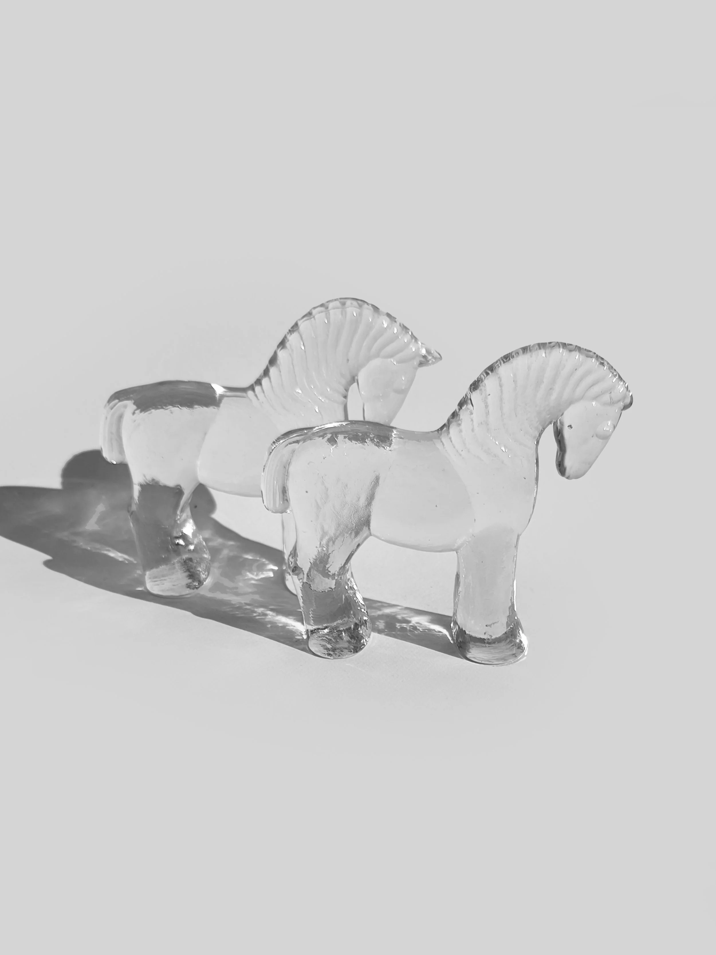 les-objoies-pair-small-glass-horses-6.jpg