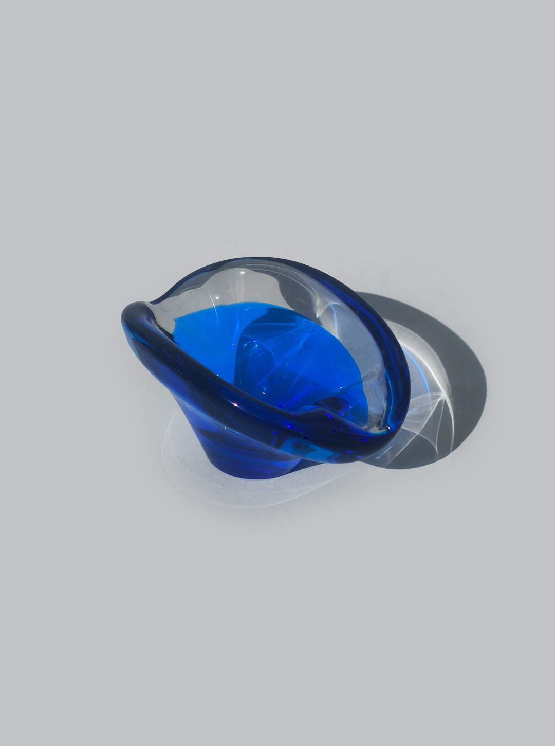 les-objoies-blue-ashtray-glass-2.png