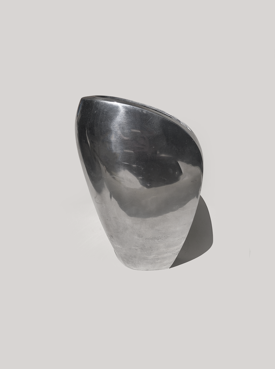 les-objoies-modern-vase-1.png