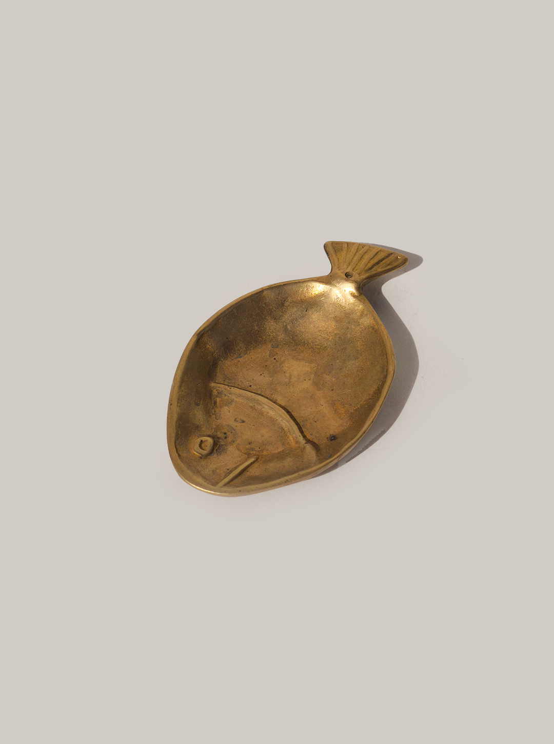les-objoies-fish-brass-ashtray-3.png