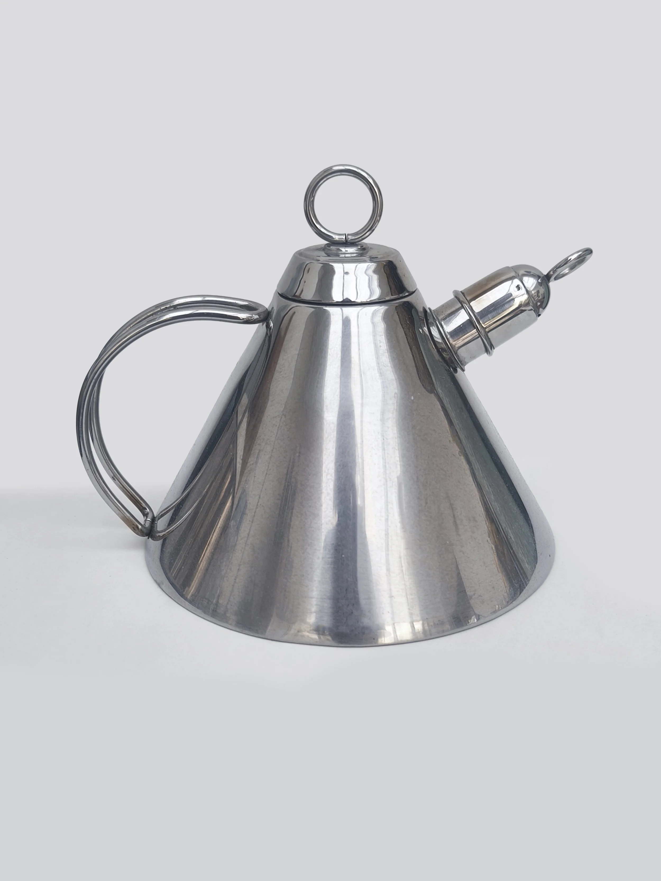 les-objoies-memphis-tea-kettle-steel-2.jpg