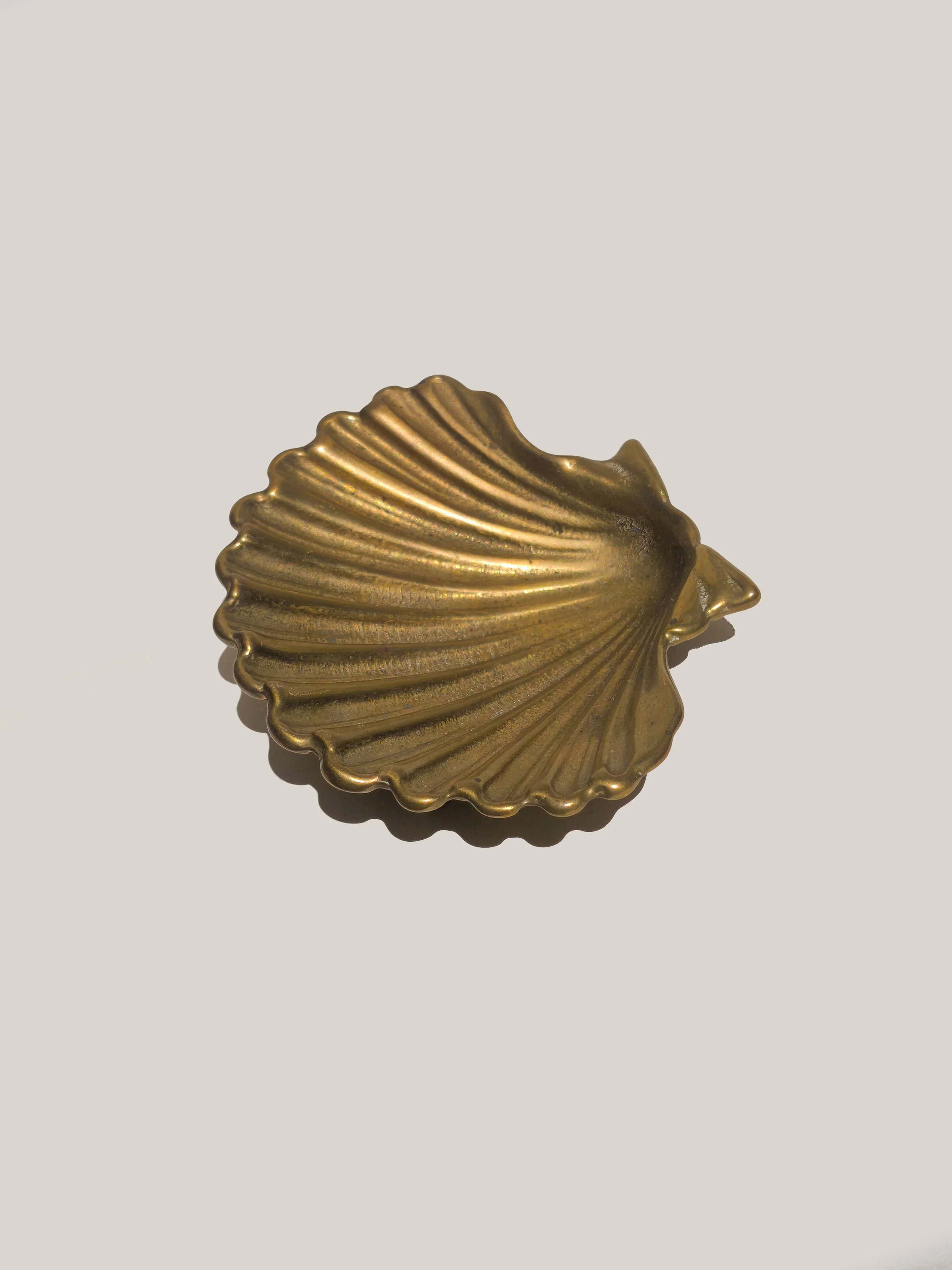 les-objoies-shell-brass-vide-poche-3.jpg