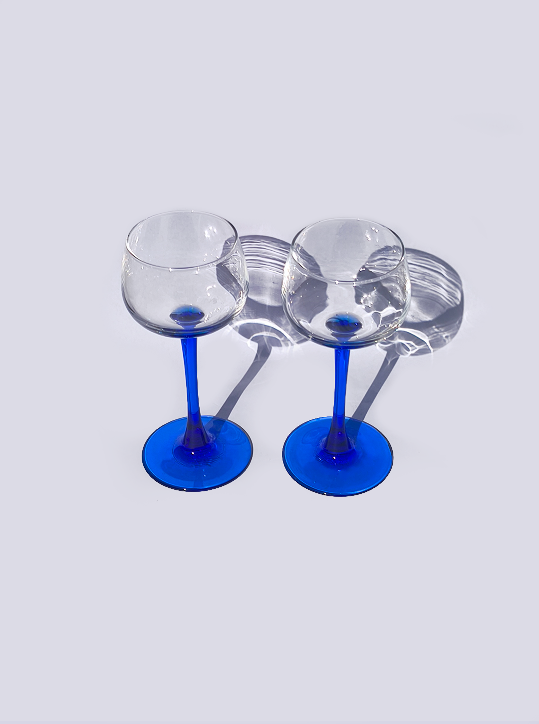 les-objoies-wine-glasses-blue-2.png