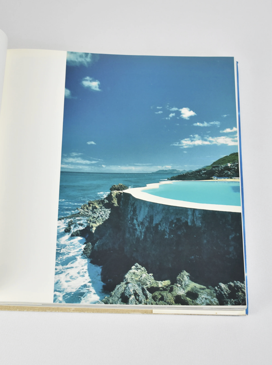les-objoies-pool-book-2.png