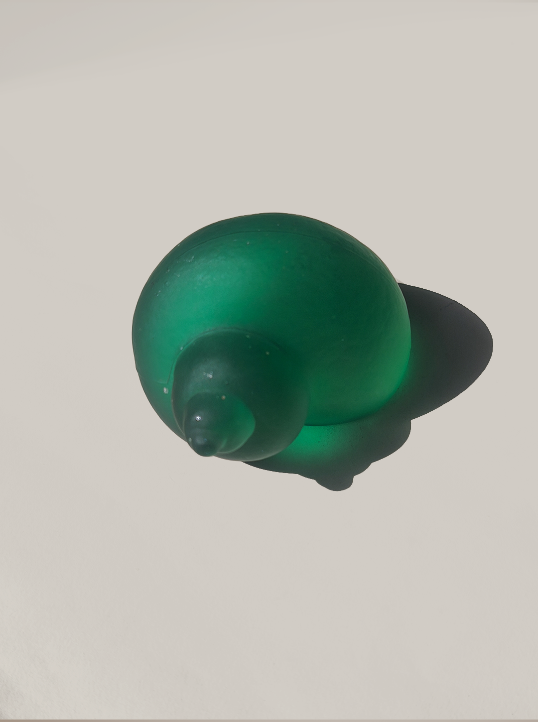 les-objoies-shell-green-glass-sculpture.png