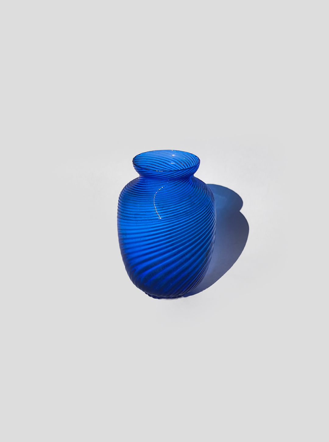 les-objoies-small-vase-glass-1.png