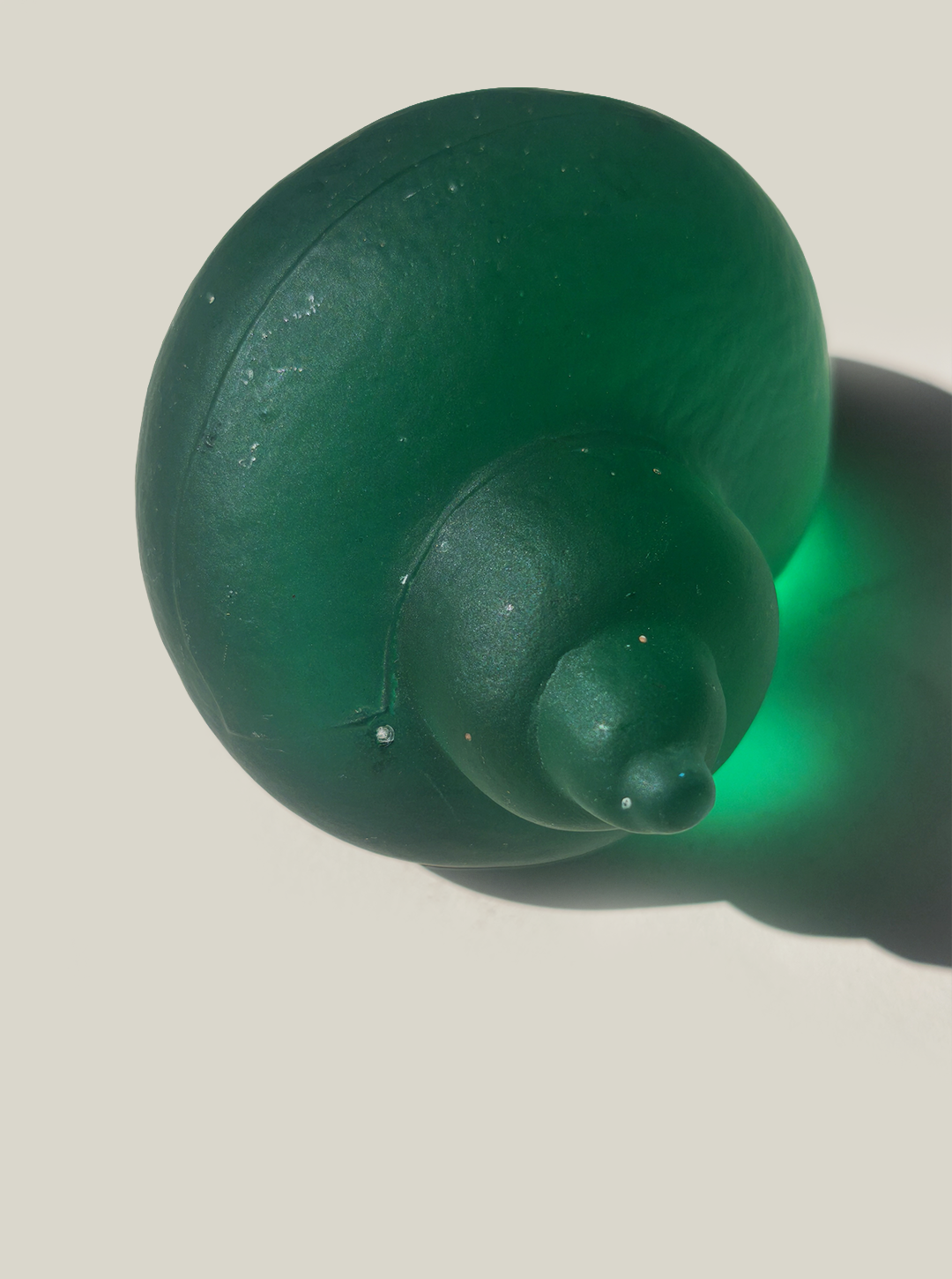 les-objoies-shell-green-glass-sculpture-4.png