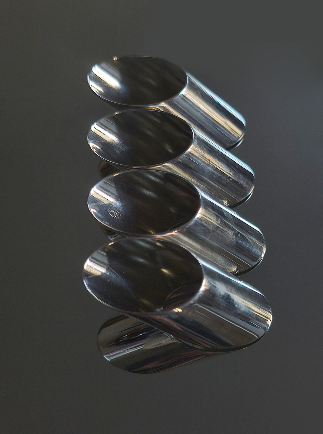 les-objoies-napkin-rings-silver-2.png