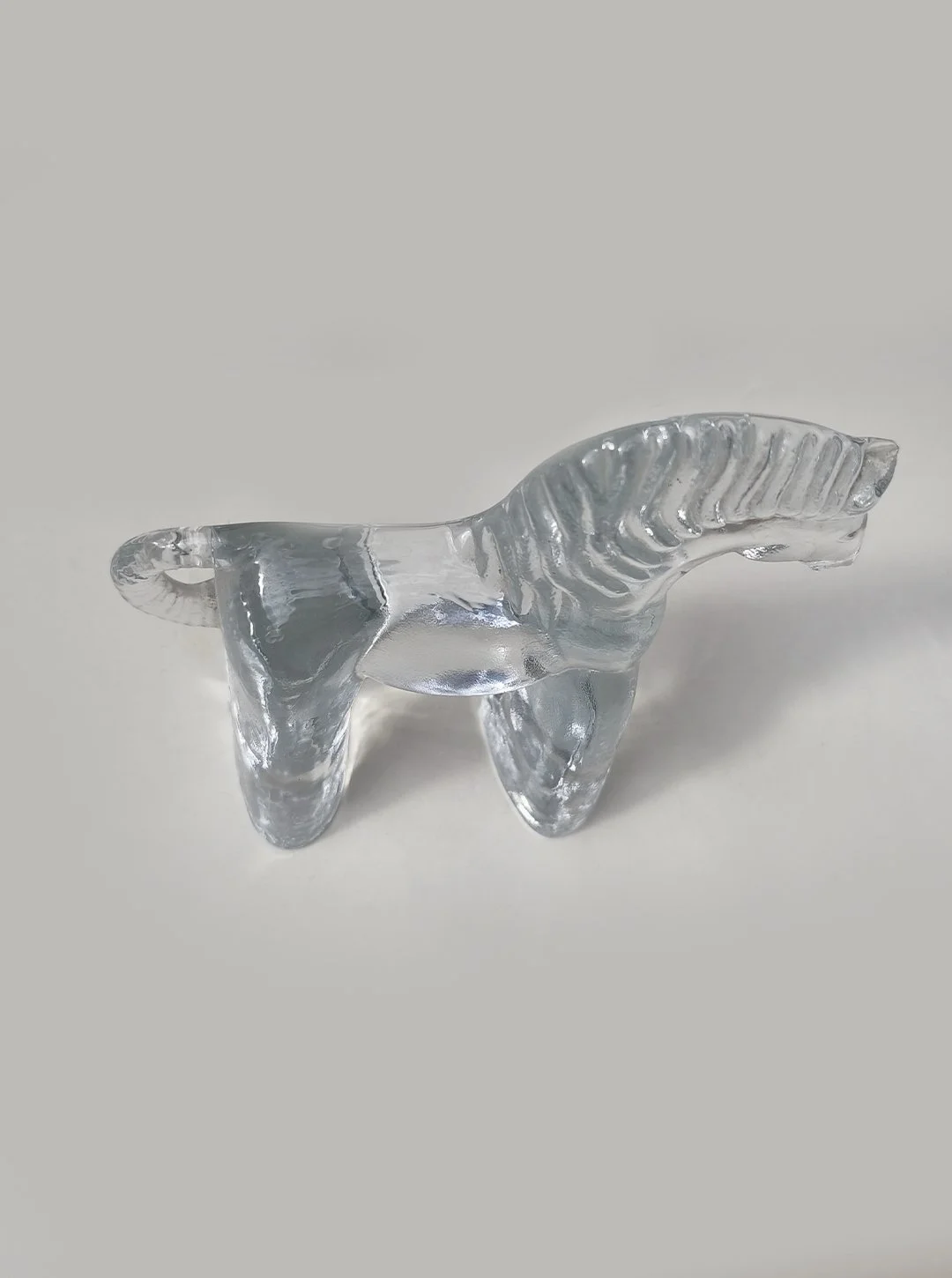les-objoies-horse-glass-sculpture-3.jpg