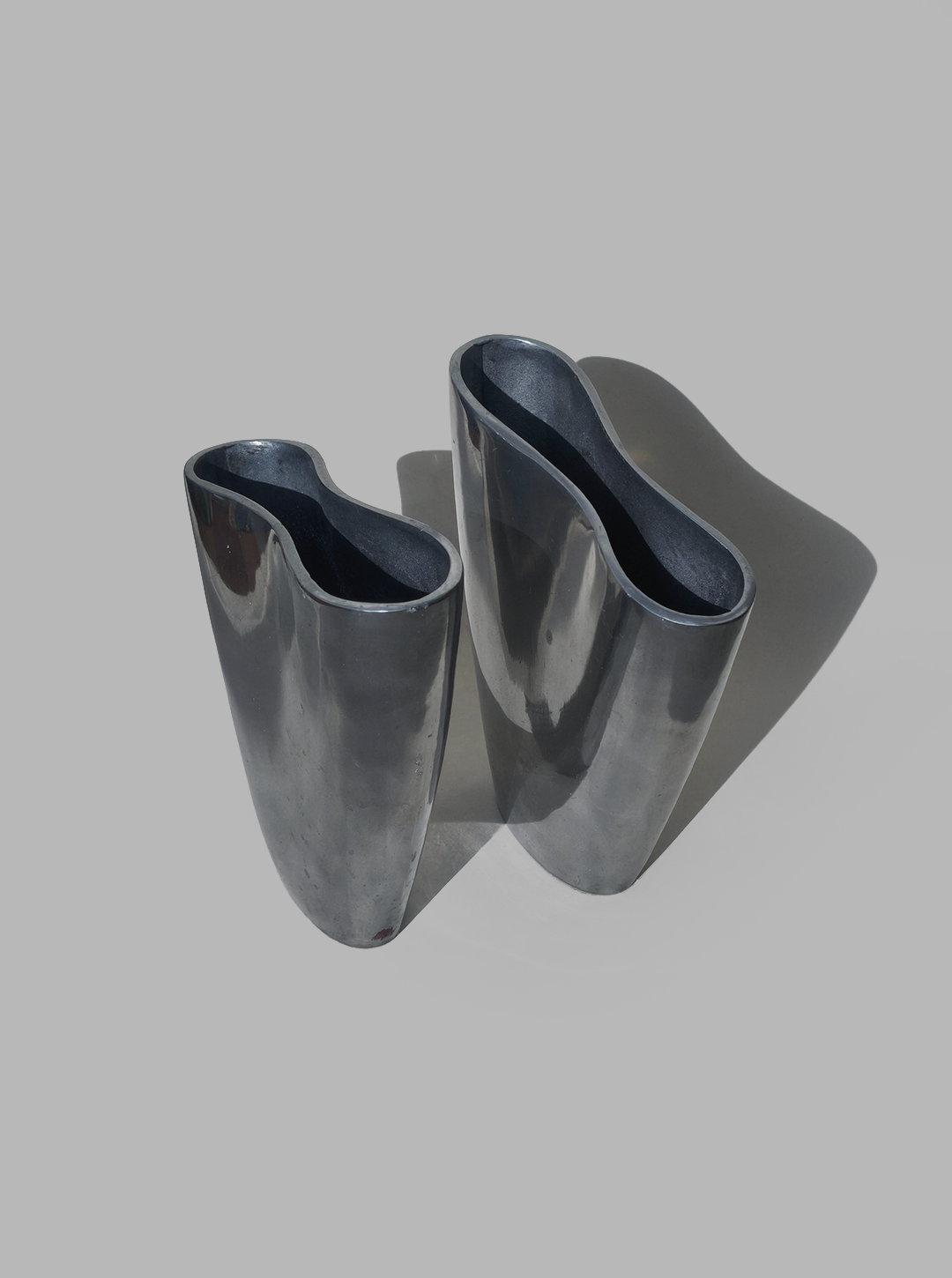 les-objoies-pair-modern-small-vases.png