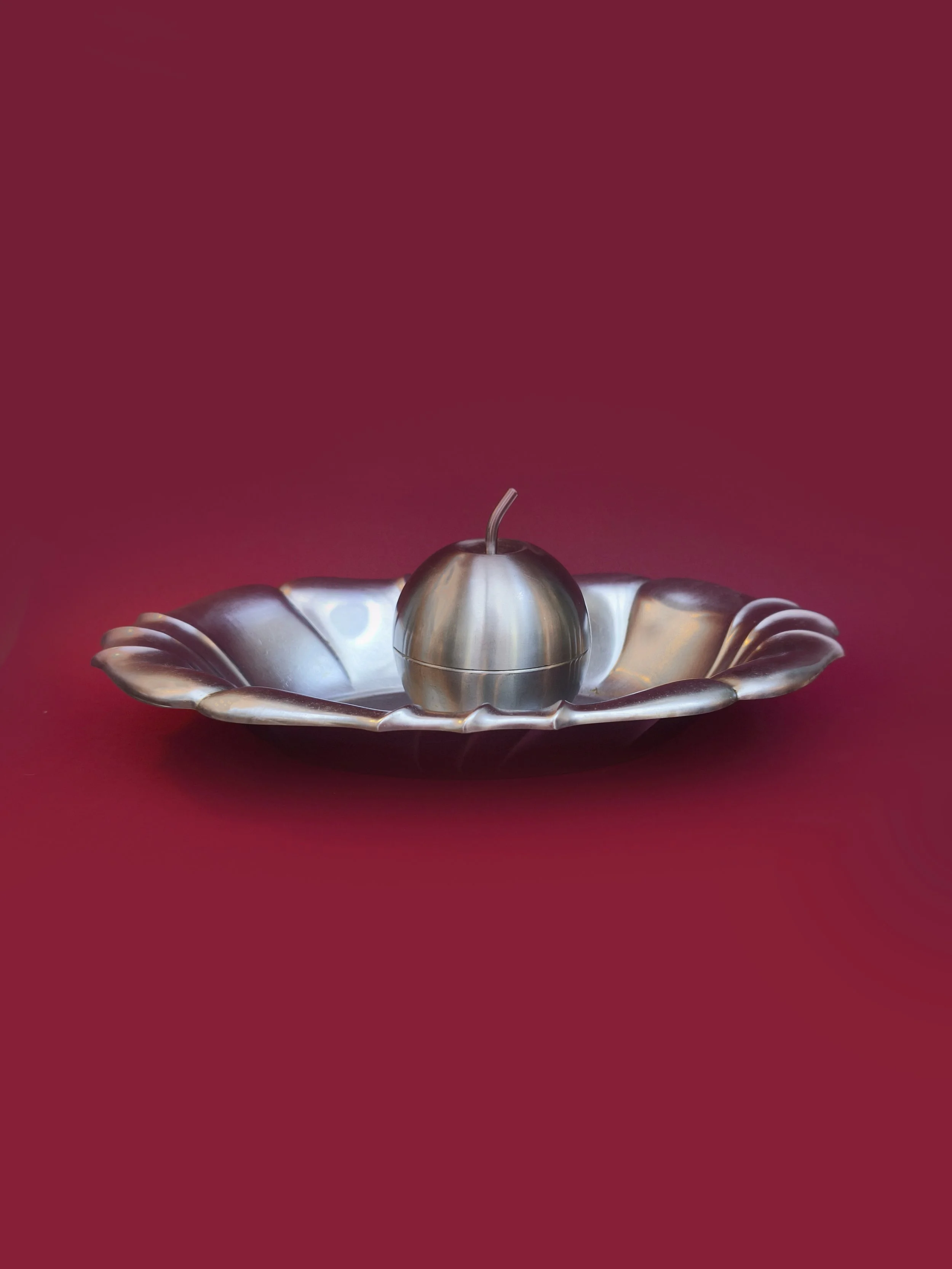 les-objoies-steel-oval-dish-3.jpg