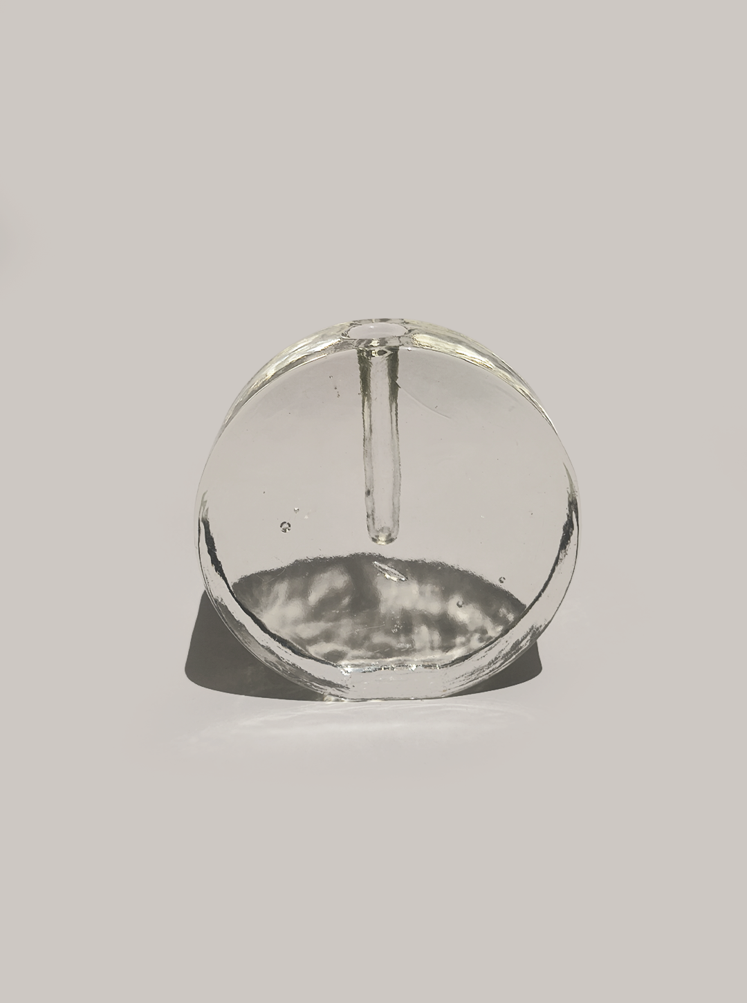 les-objoies-round-glass-vase-3.png