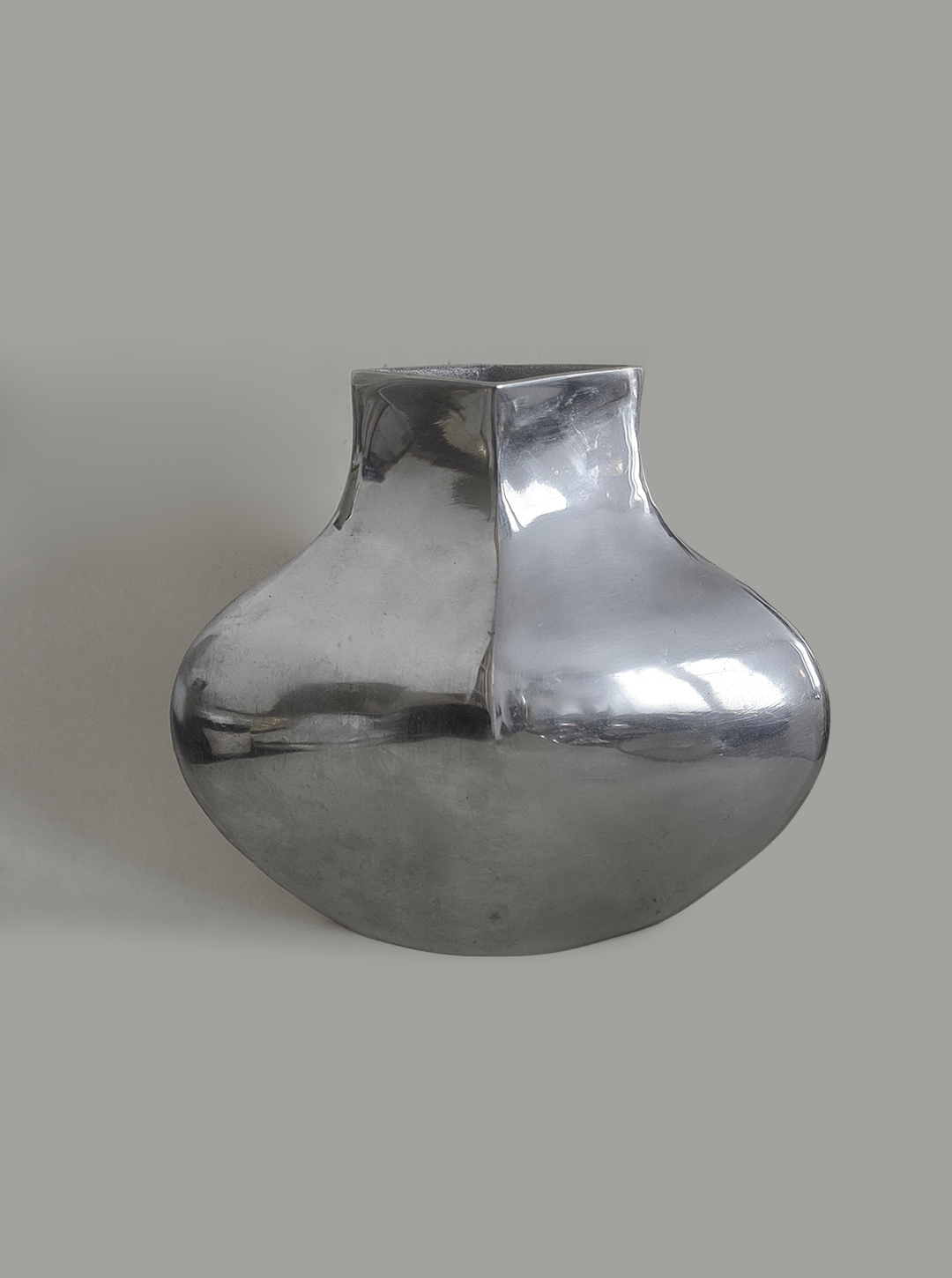 les-objoies-modern-vase-3.png