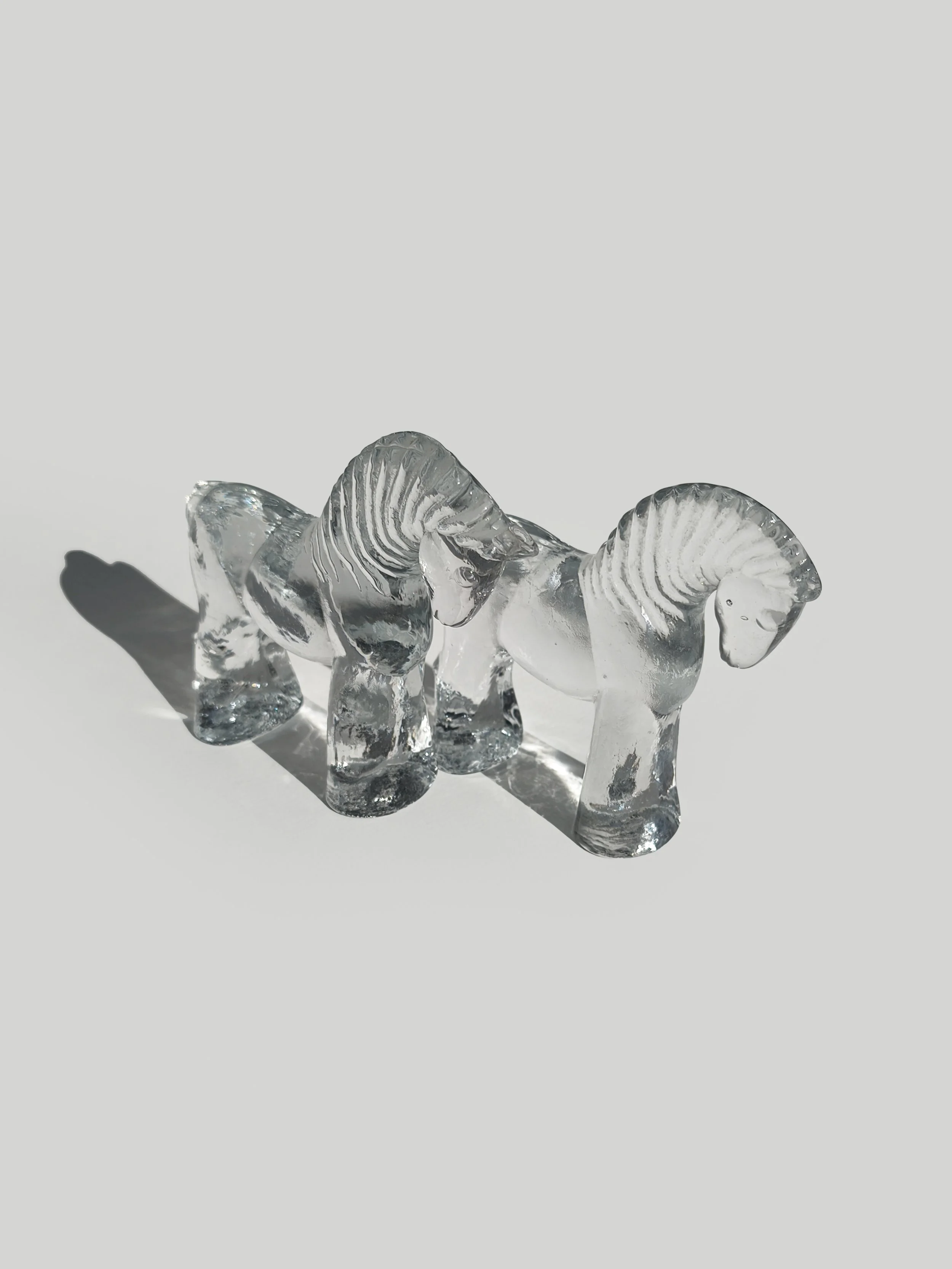les-objoies-pair-small-glass-horses-4.jpg
