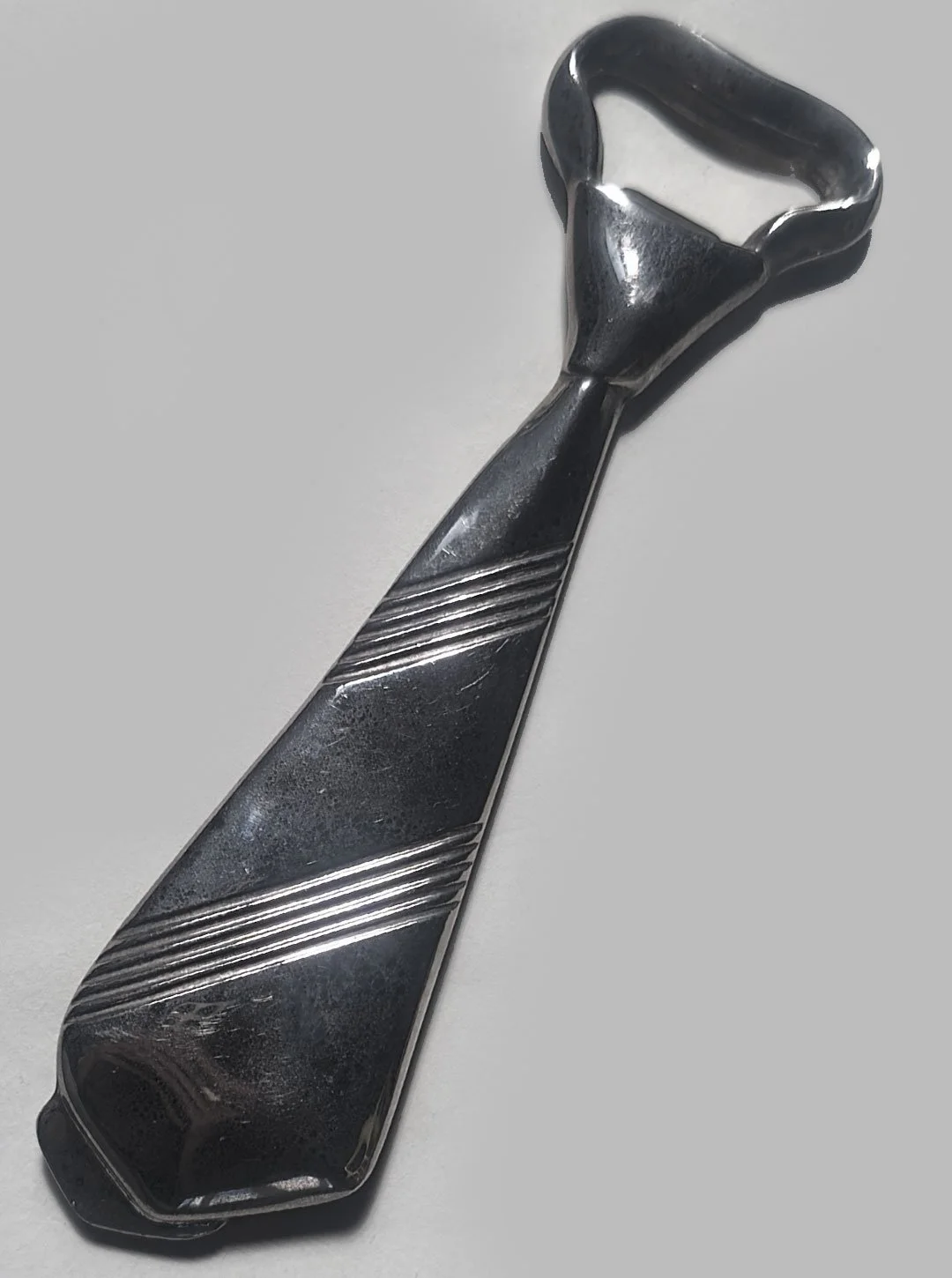 les-objoies-bottle-opener-tie-3.jpg
