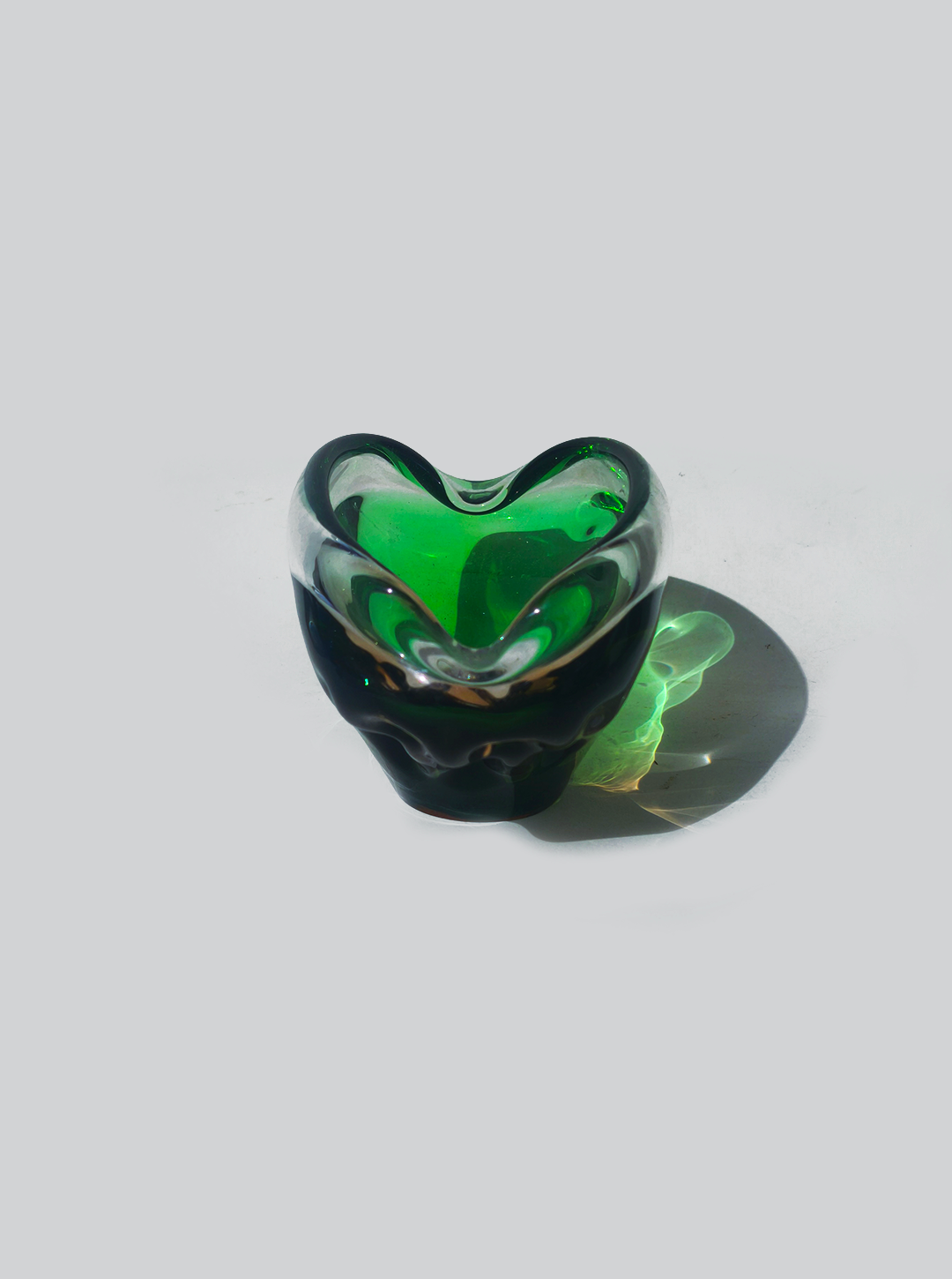 les-objoies-ashtray-murano-green-2.png