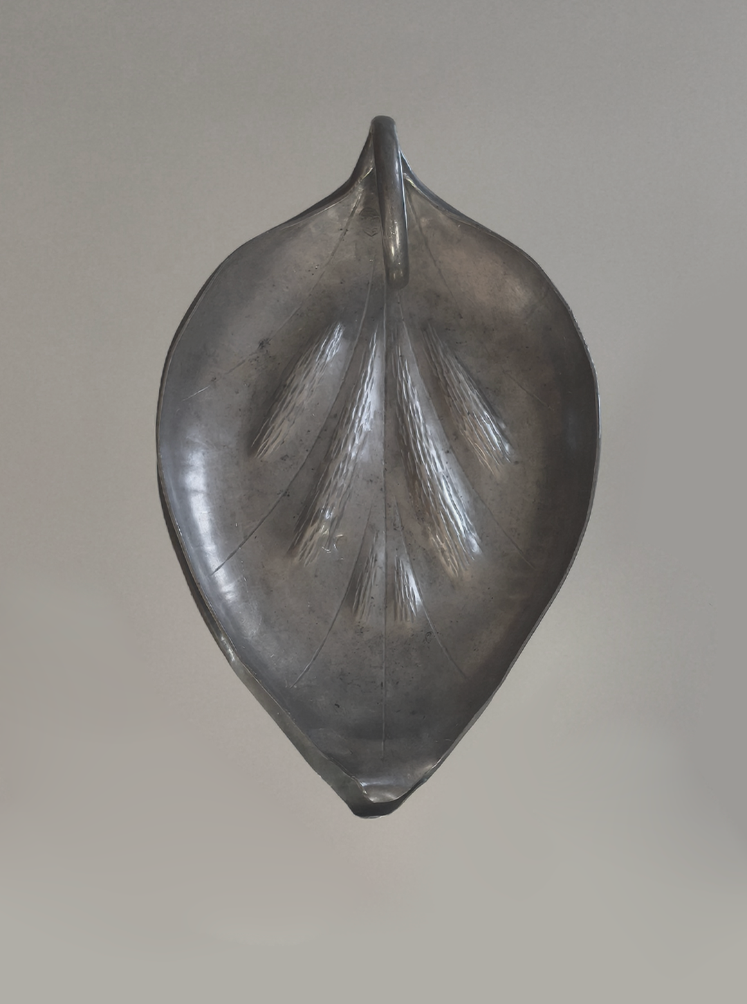 les-objoies-large-leaf-pewter-vide-poche-3.png