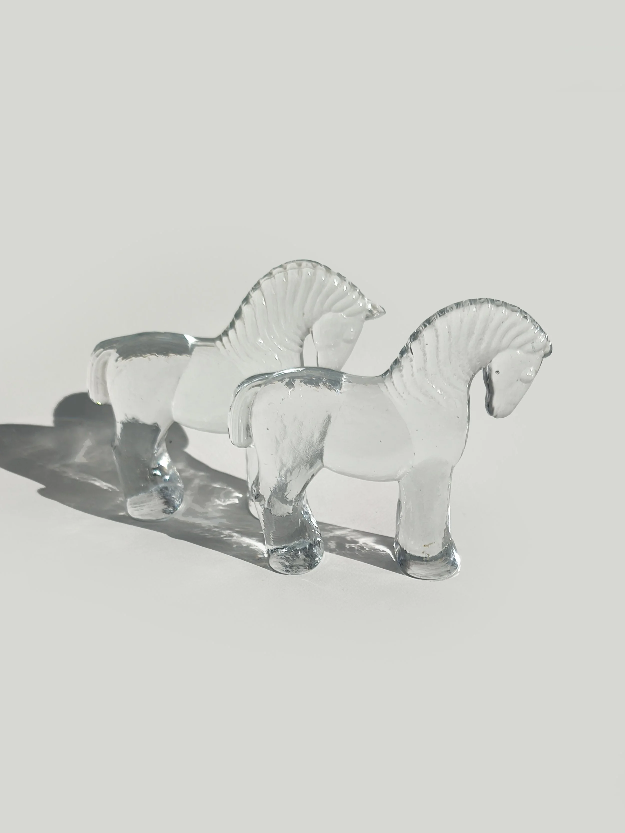 les-objoies-pair-small-glass-horses-6.jpg