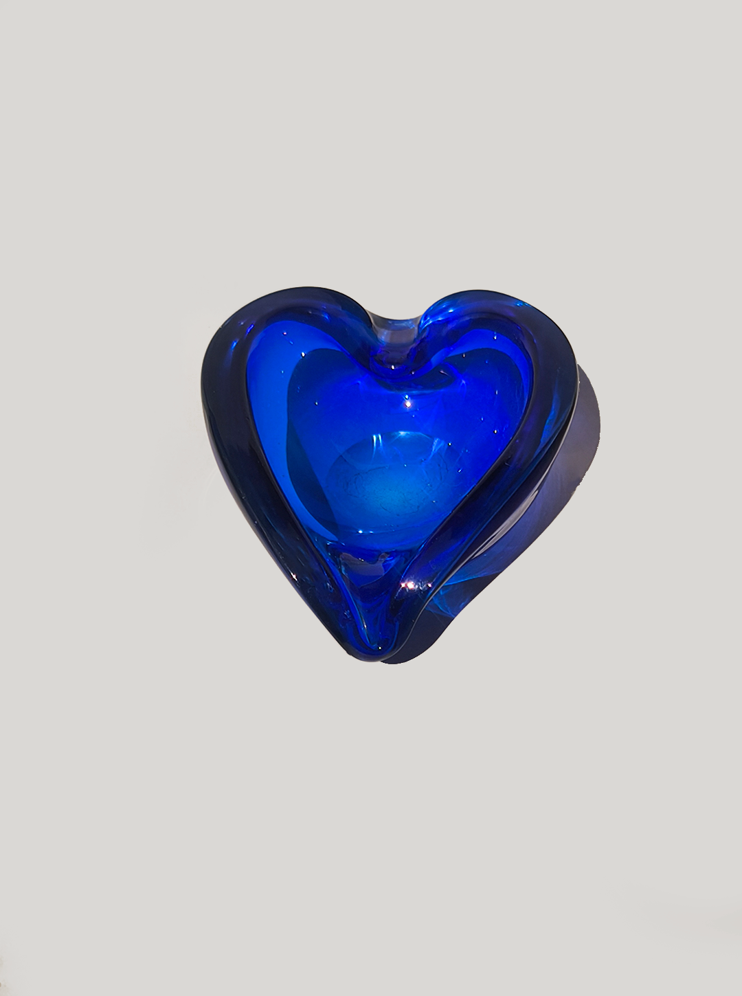 les-objoies-glass-ashtray-blue-3.png