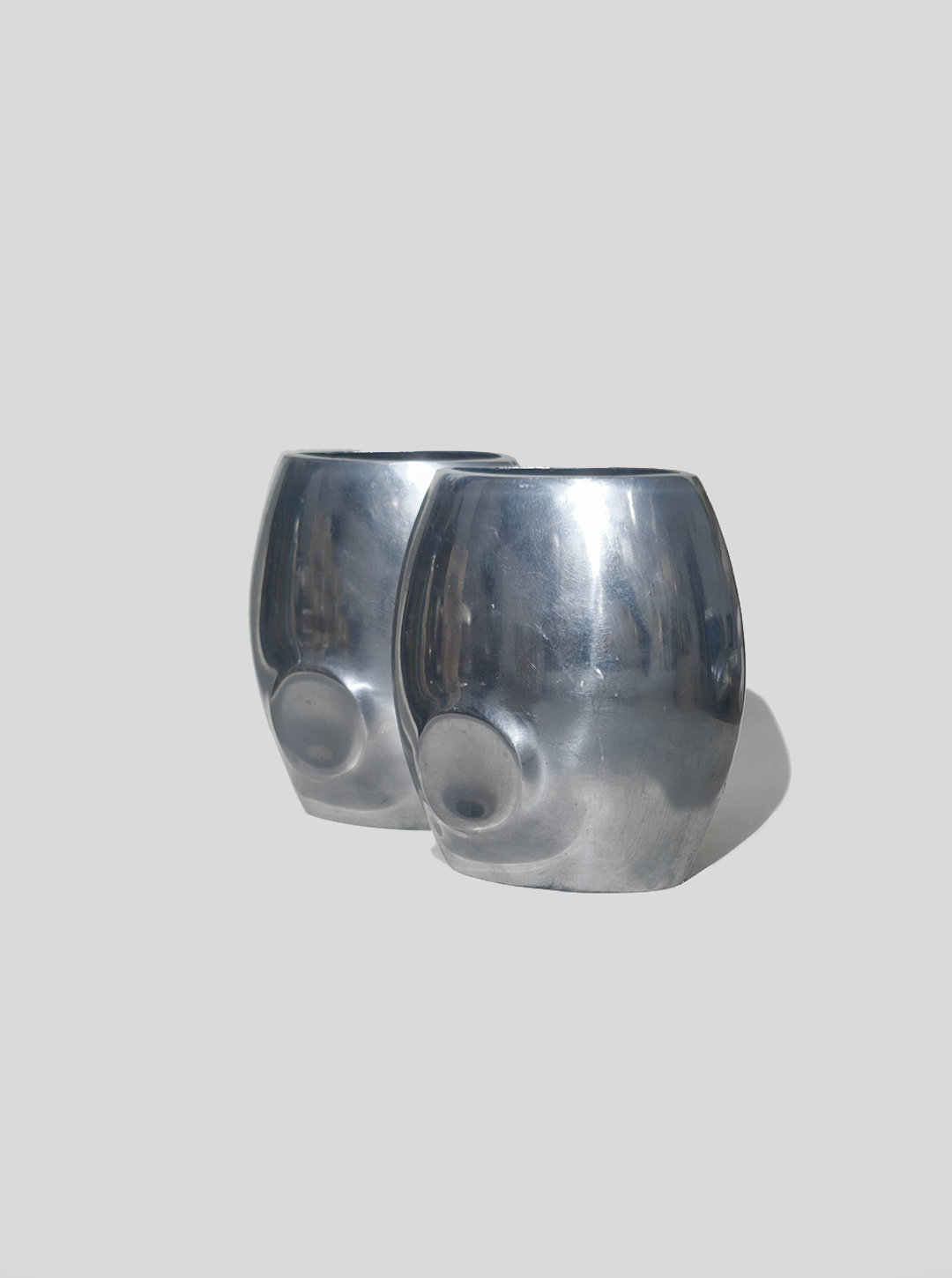 les-objoies-pair-modern-small-vases-10.png