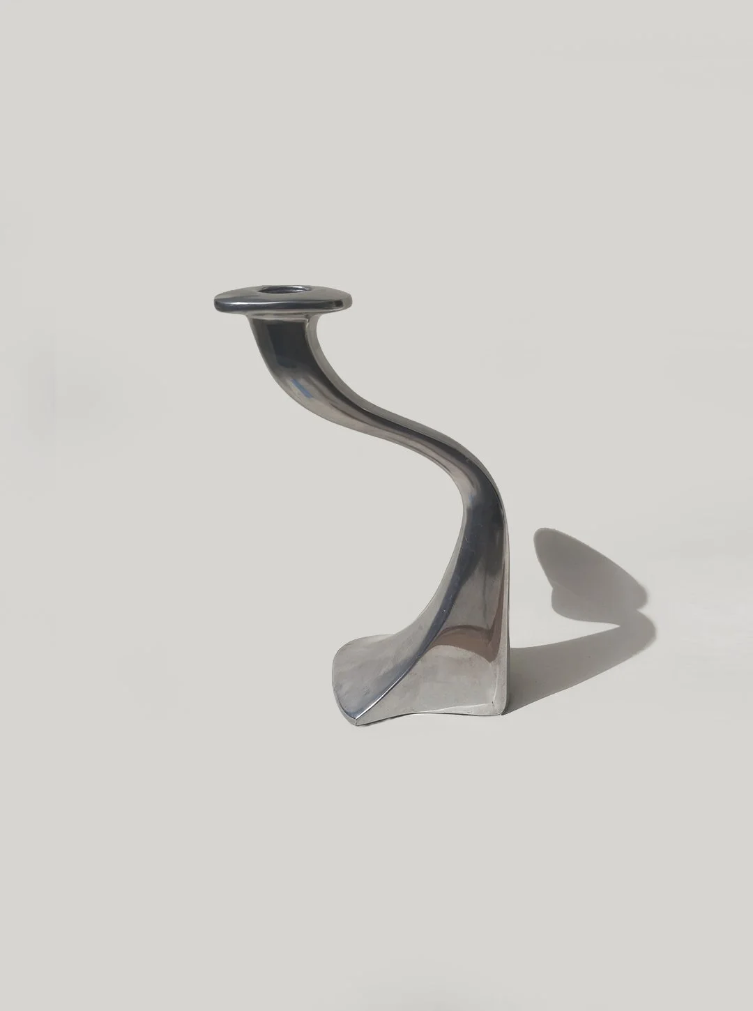 les-objoies-brass-modern-candle-holder-3.jpg