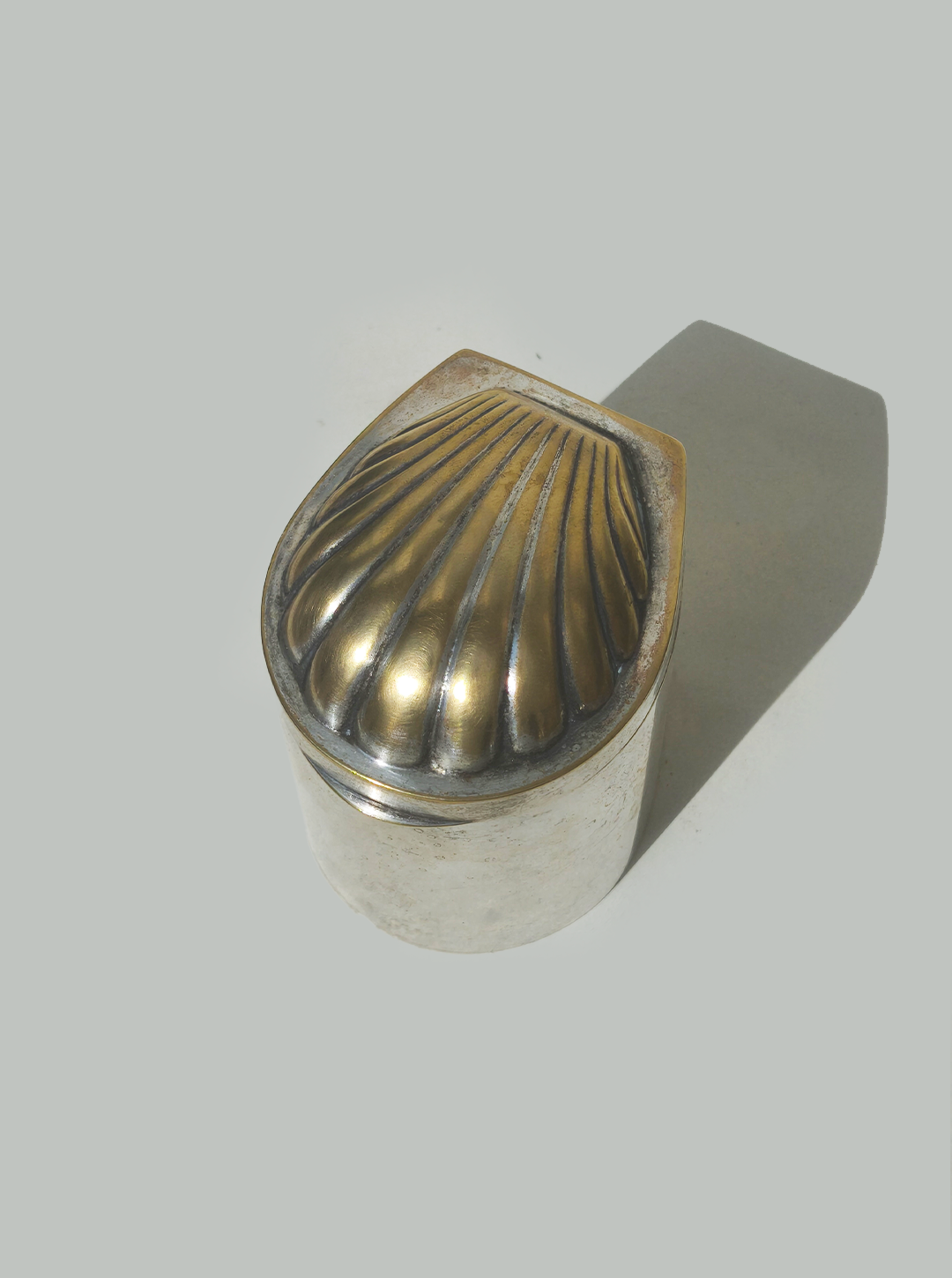 les-objoies-shell-box-brass-silver-1.png