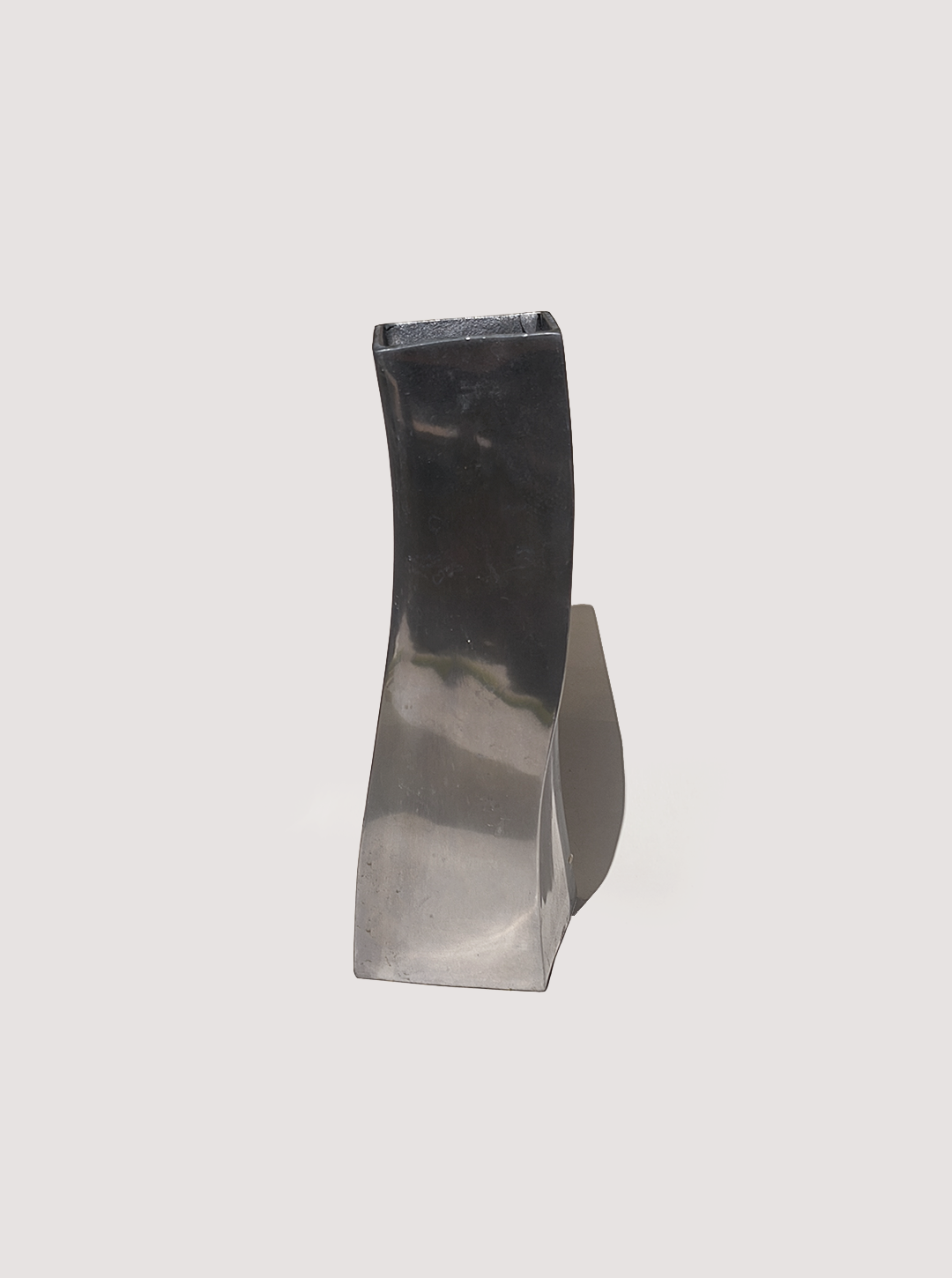 les-objoies-modern-wavy-vase-3.png