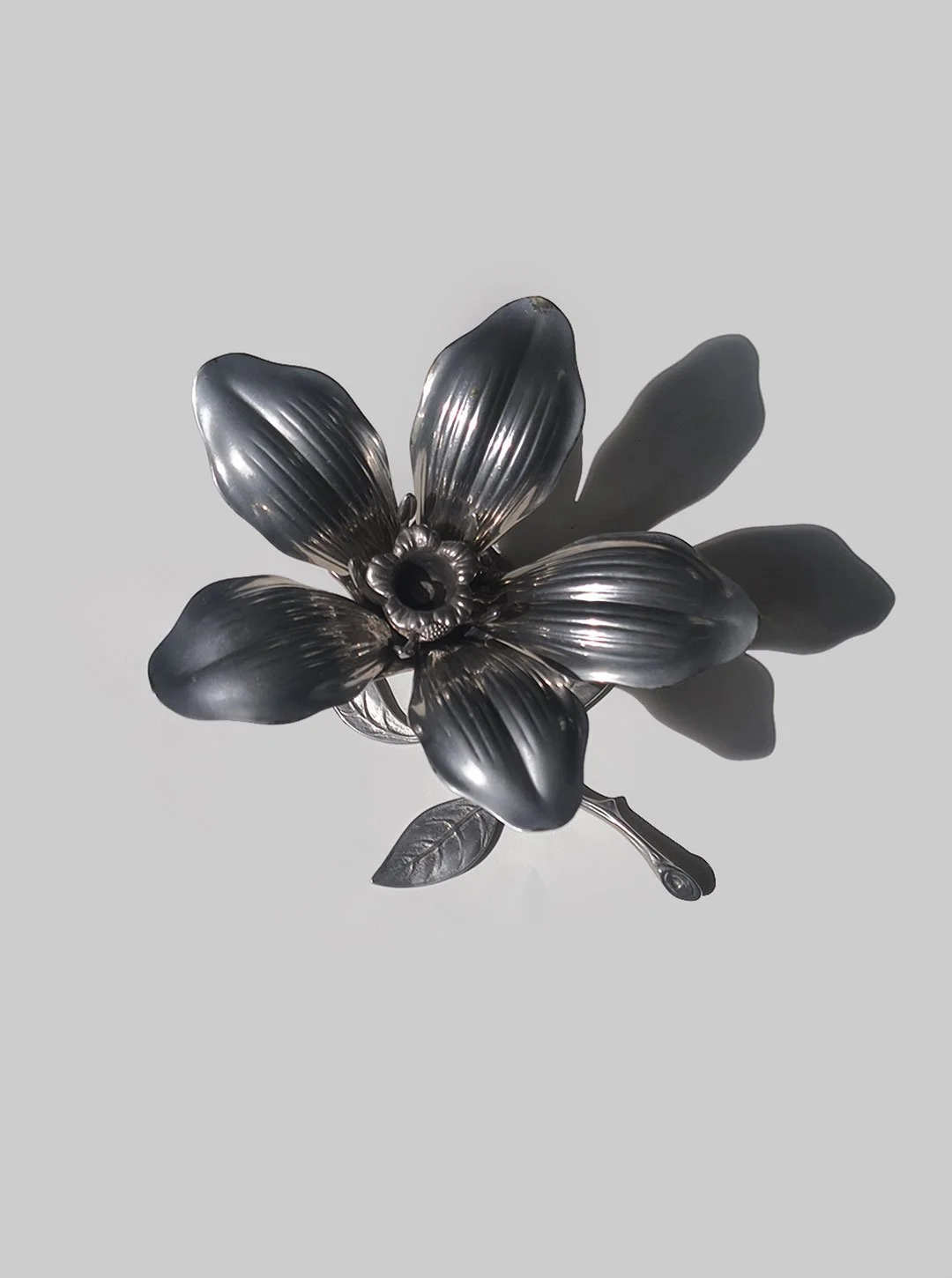 les-objoies-flower-candle-holder-petals-4.jpg