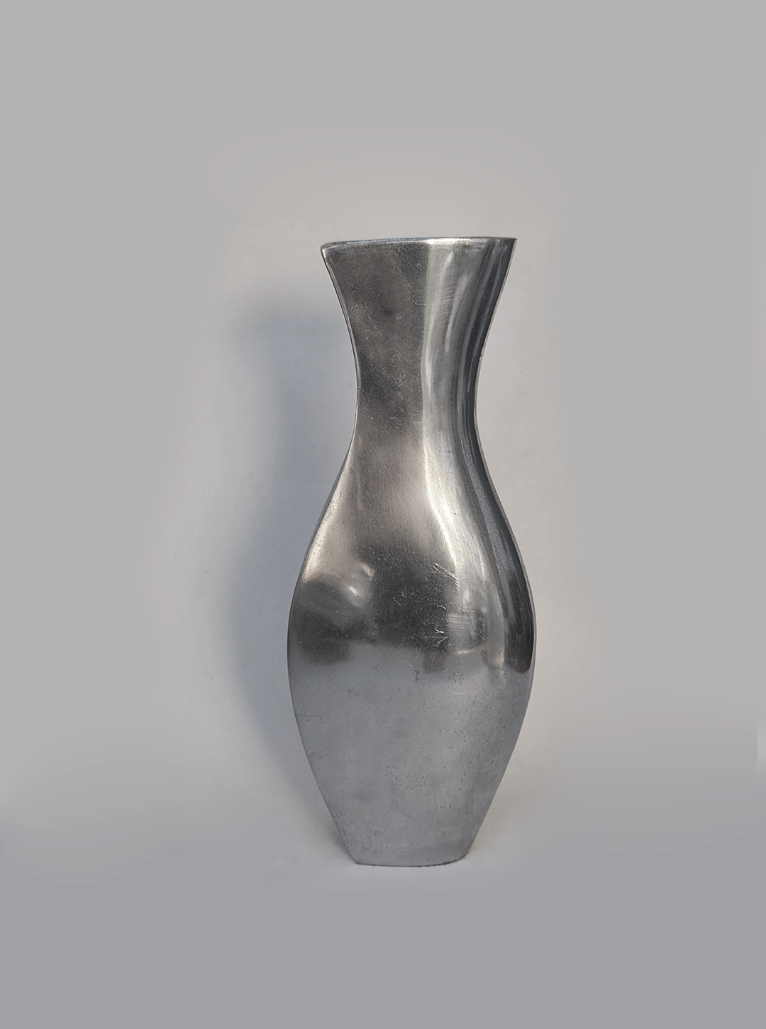 les-objoieschrome-vase-modern-1.png