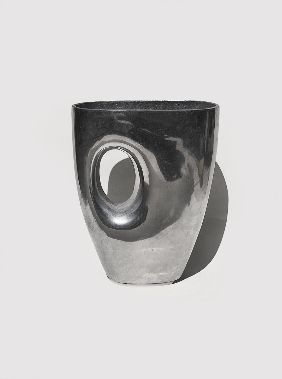 les-objoies-modern-vase-hole-1.png