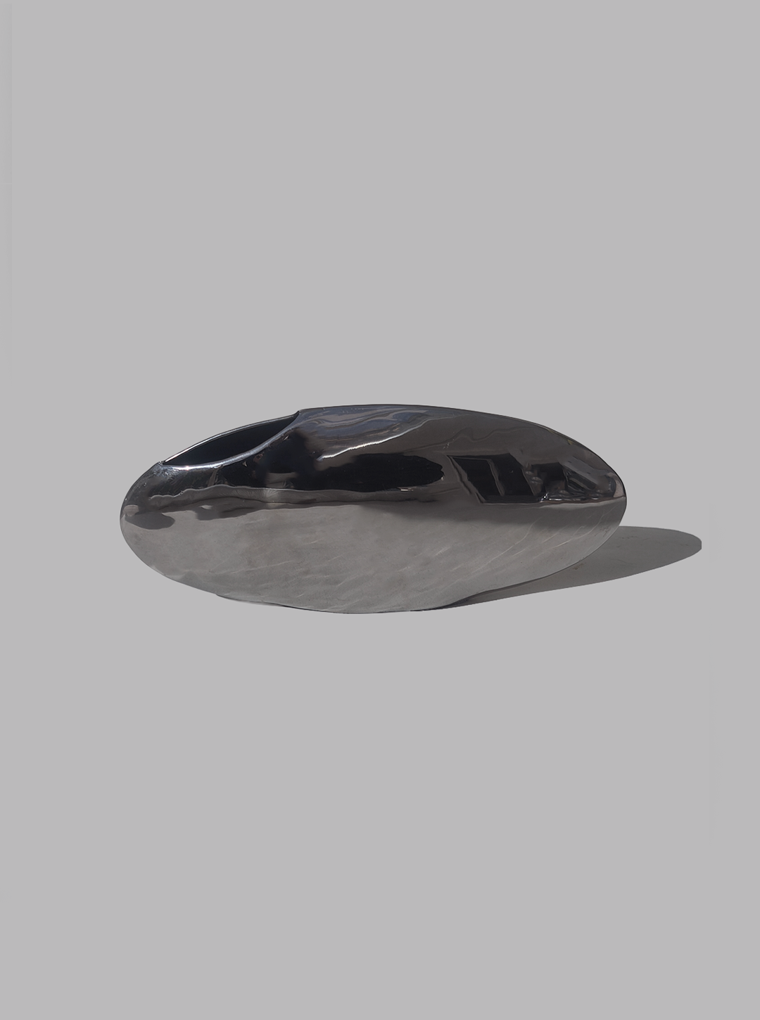 les-objoies-small-oval-thin-vase-2.png