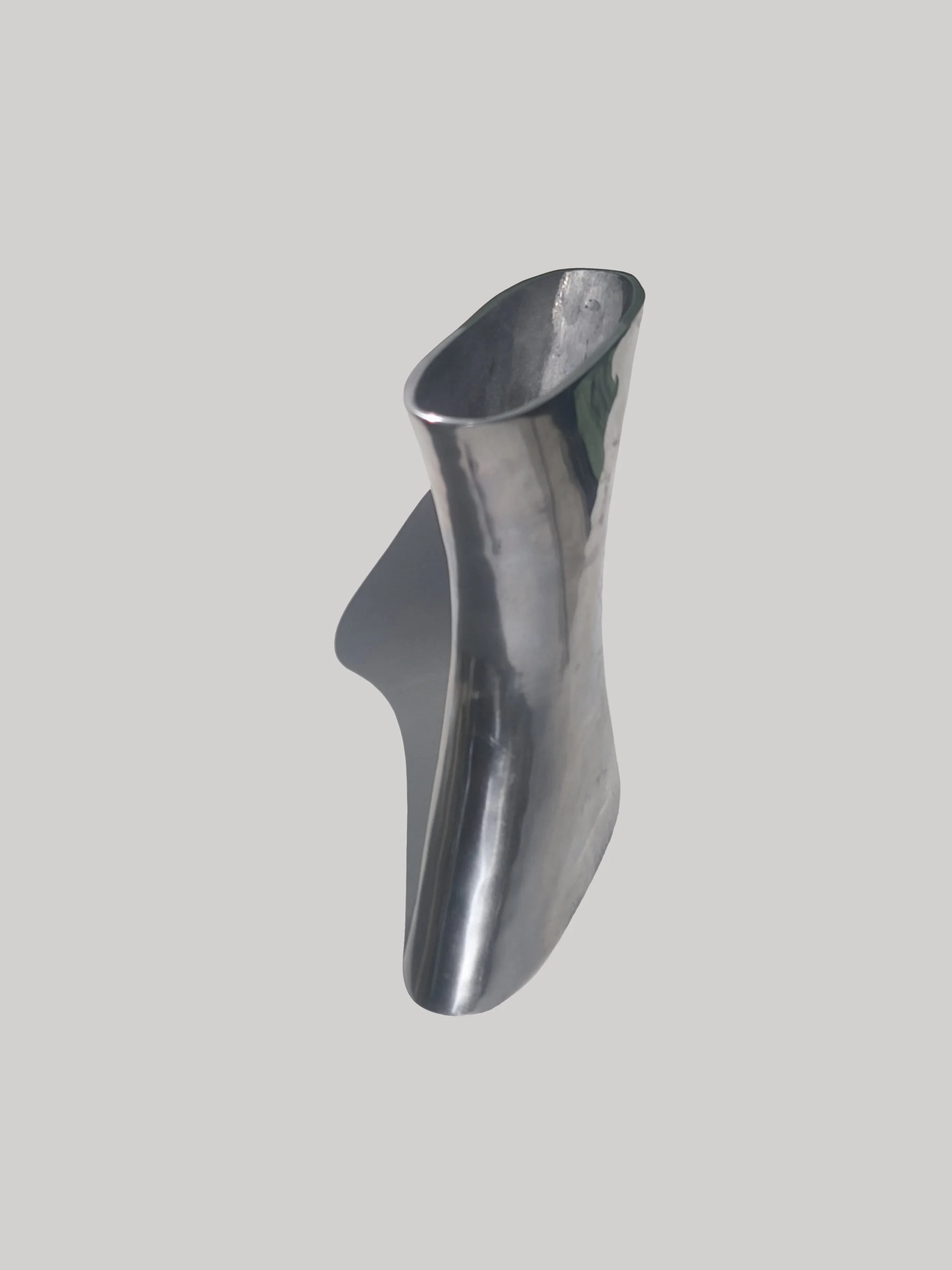 les-objoies-modern-tam-tam-vase-2.jpg